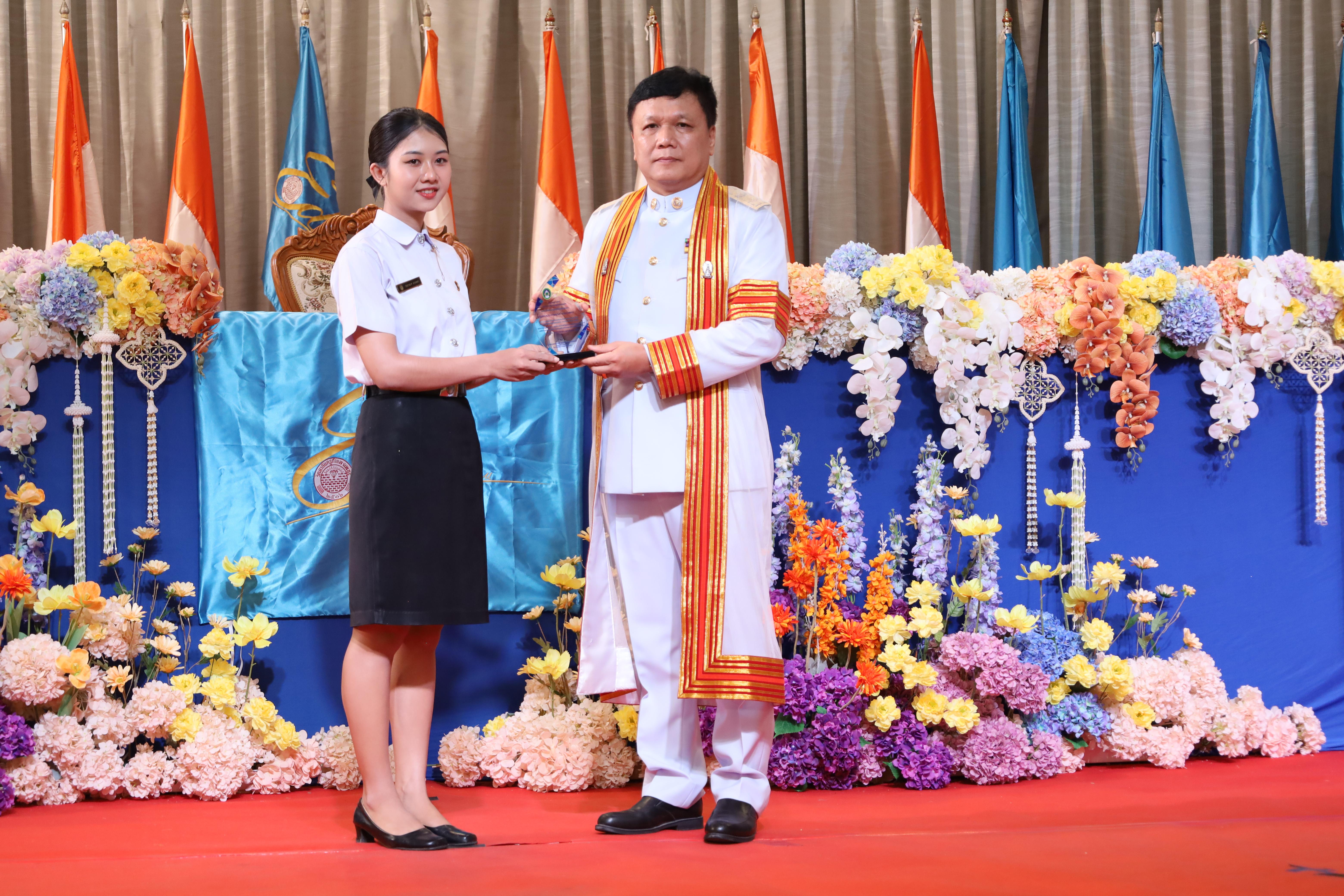 297. งานปัจฉิมนิเทศนักศึกษาหลักสูตรครุศาสตรบัณฑิต
