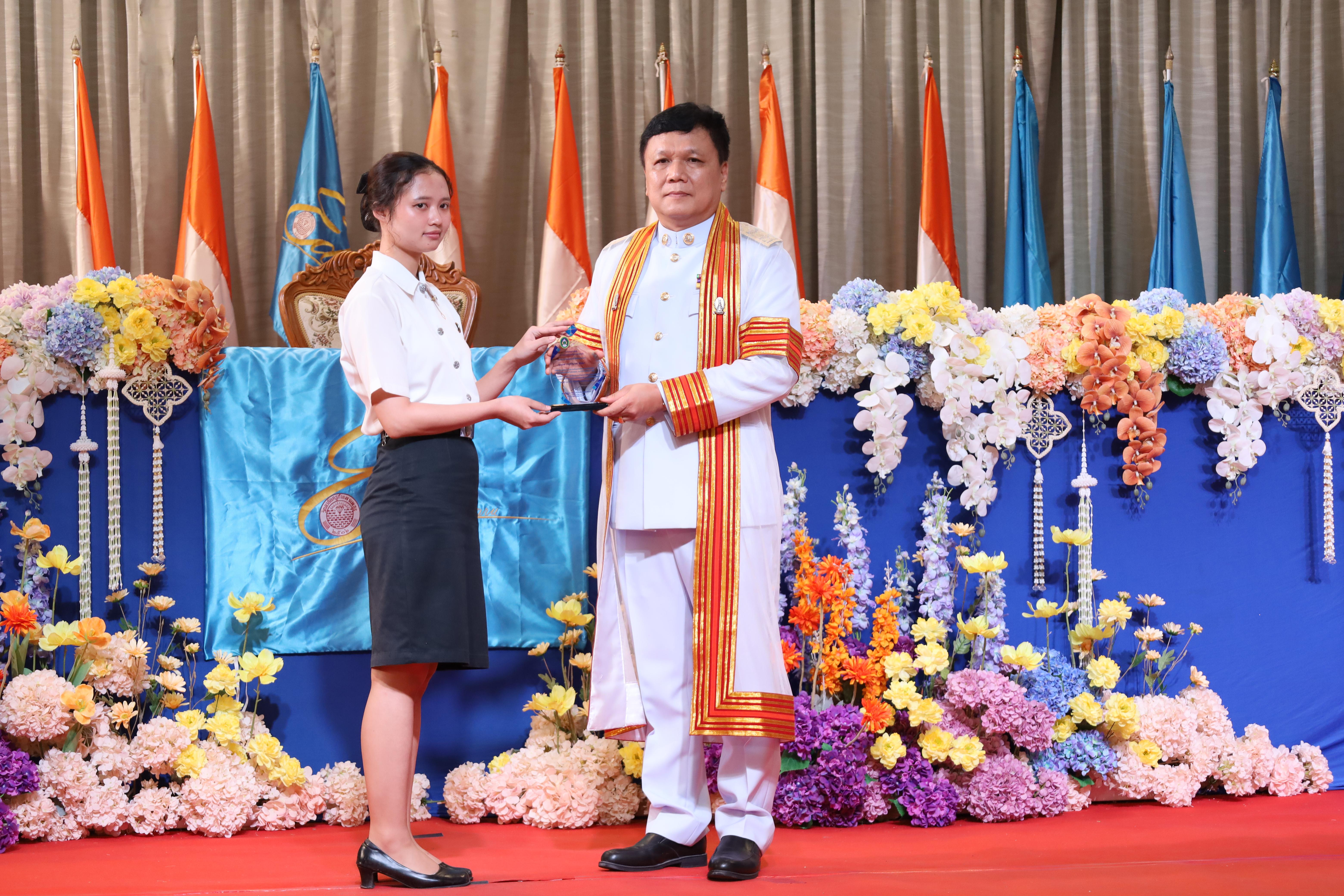 299. งานปัจฉิมนิเทศนักศึกษาหลักสูตรครุศาสตรบัณฑิต