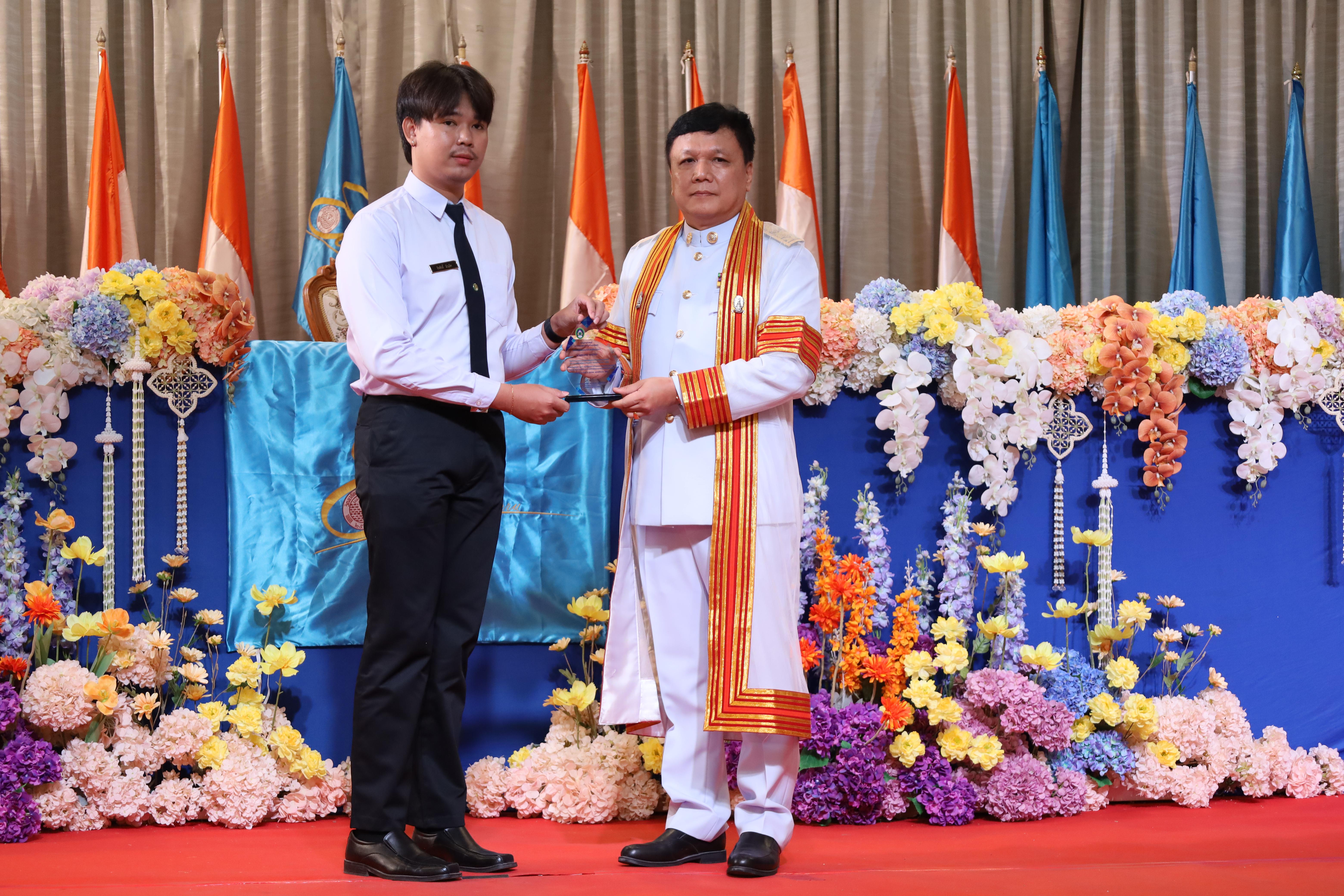 300. งานปัจฉิมนิเทศนักศึกษาหลักสูตรครุศาสตรบัณฑิต