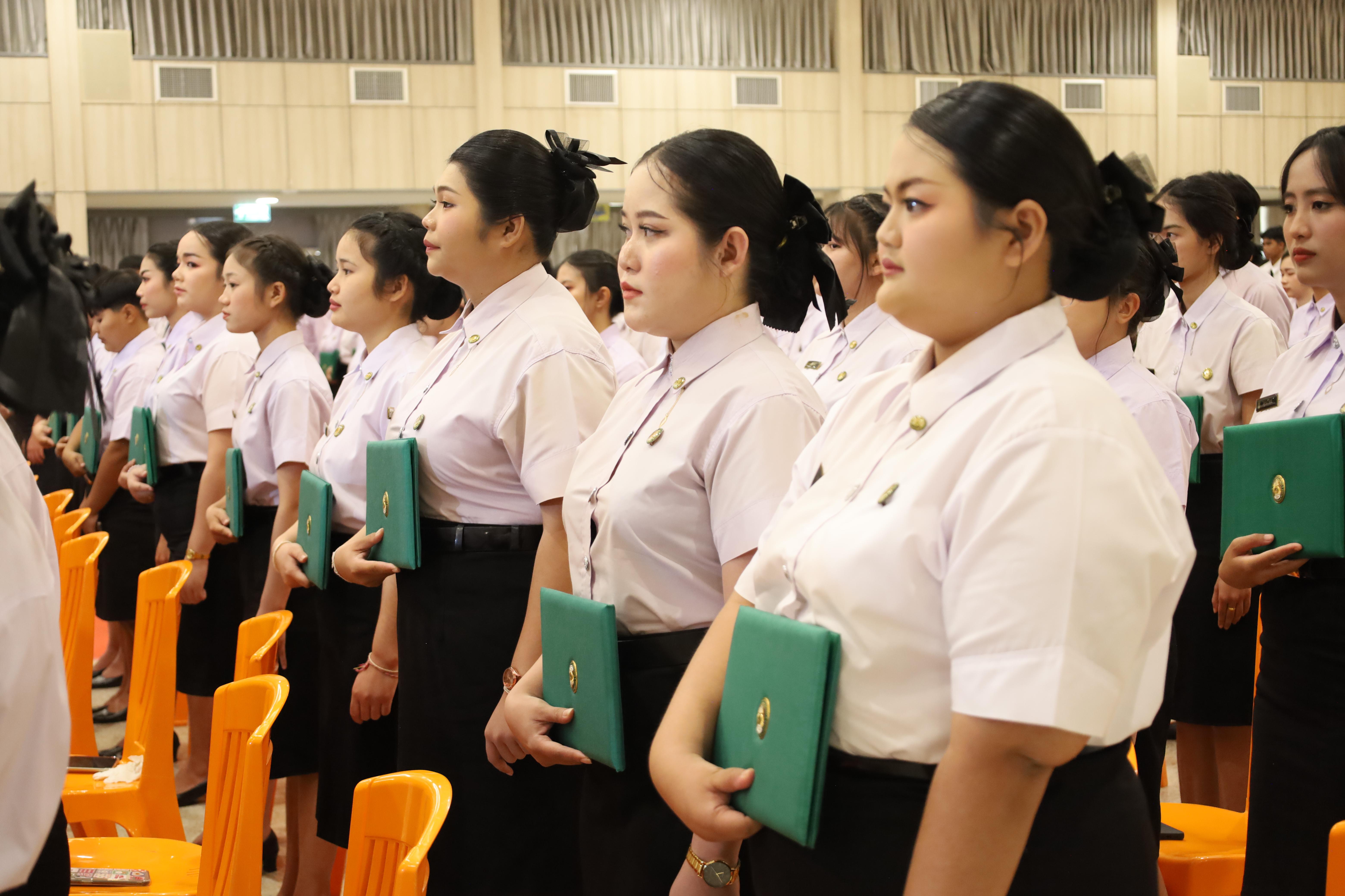 1994. งานปัจฉิมนิเทศนักศึกษาหลักสูตรครุศาสตรบัณฑิต