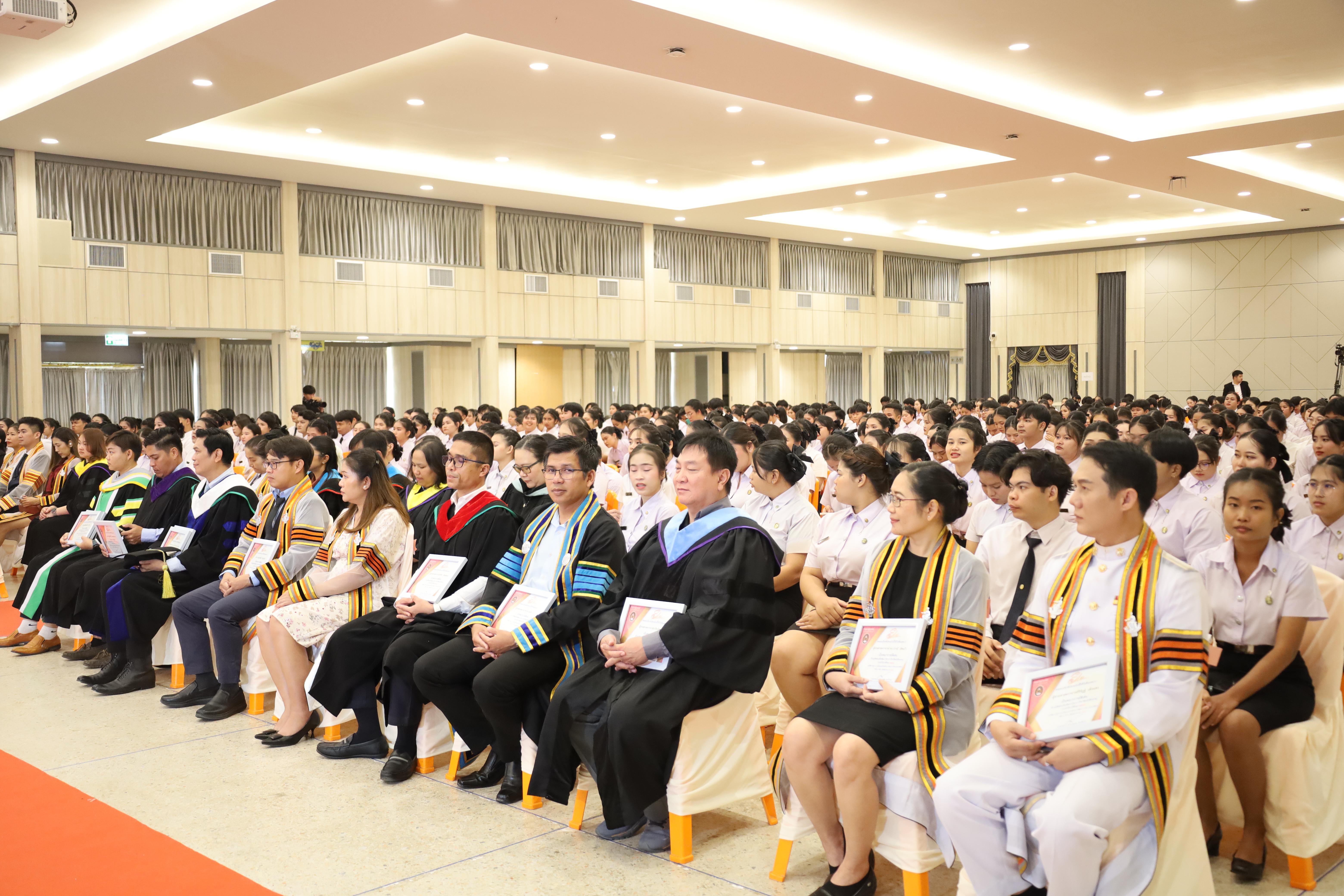 1996. งานปัจฉิมนิเทศนักศึกษาหลักสูตรครุศาสตรบัณฑิต