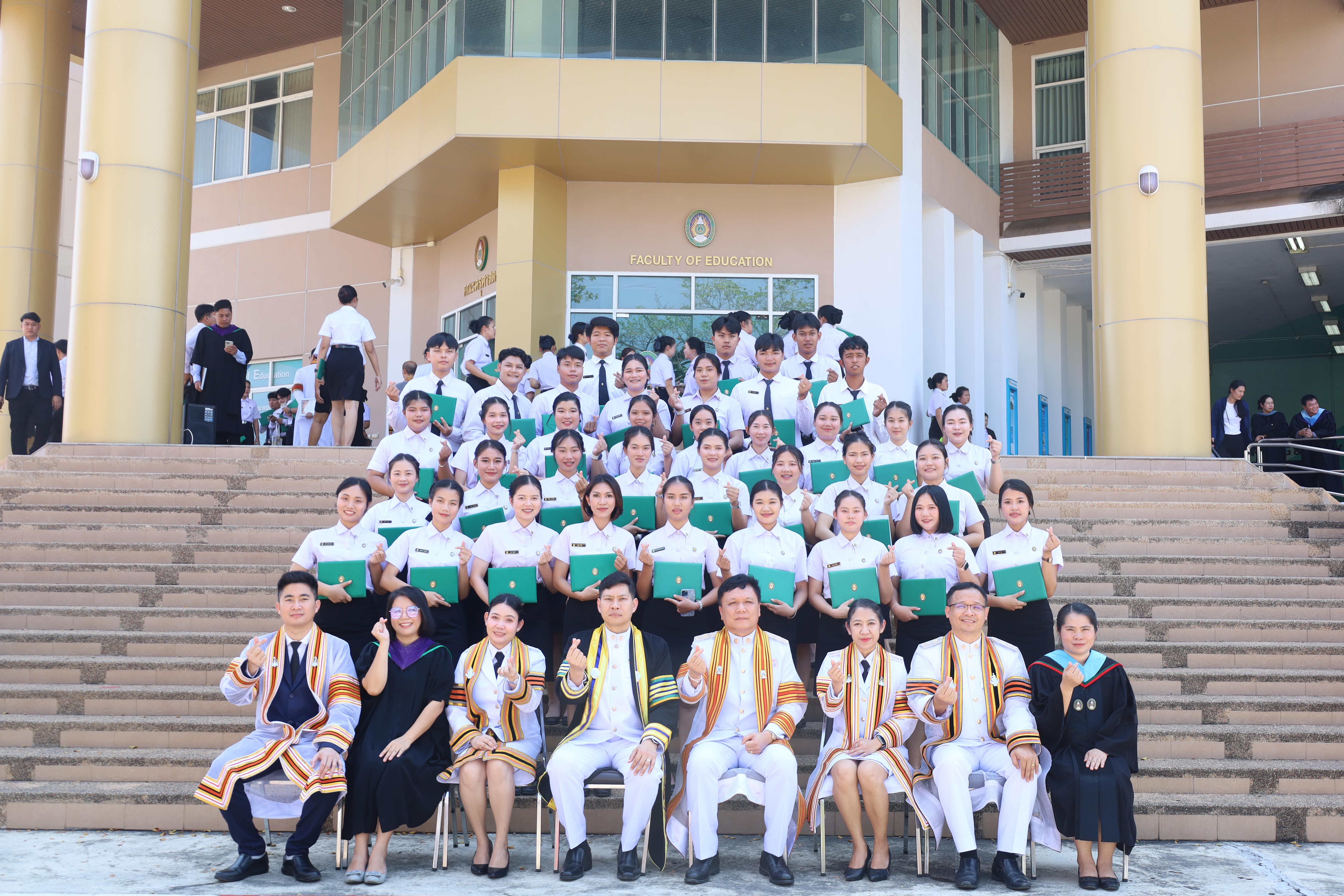 2129. งานปัจฉิมนิเทศนักศึกษาหลักสูตรครุศาสตรบัณฑิต
