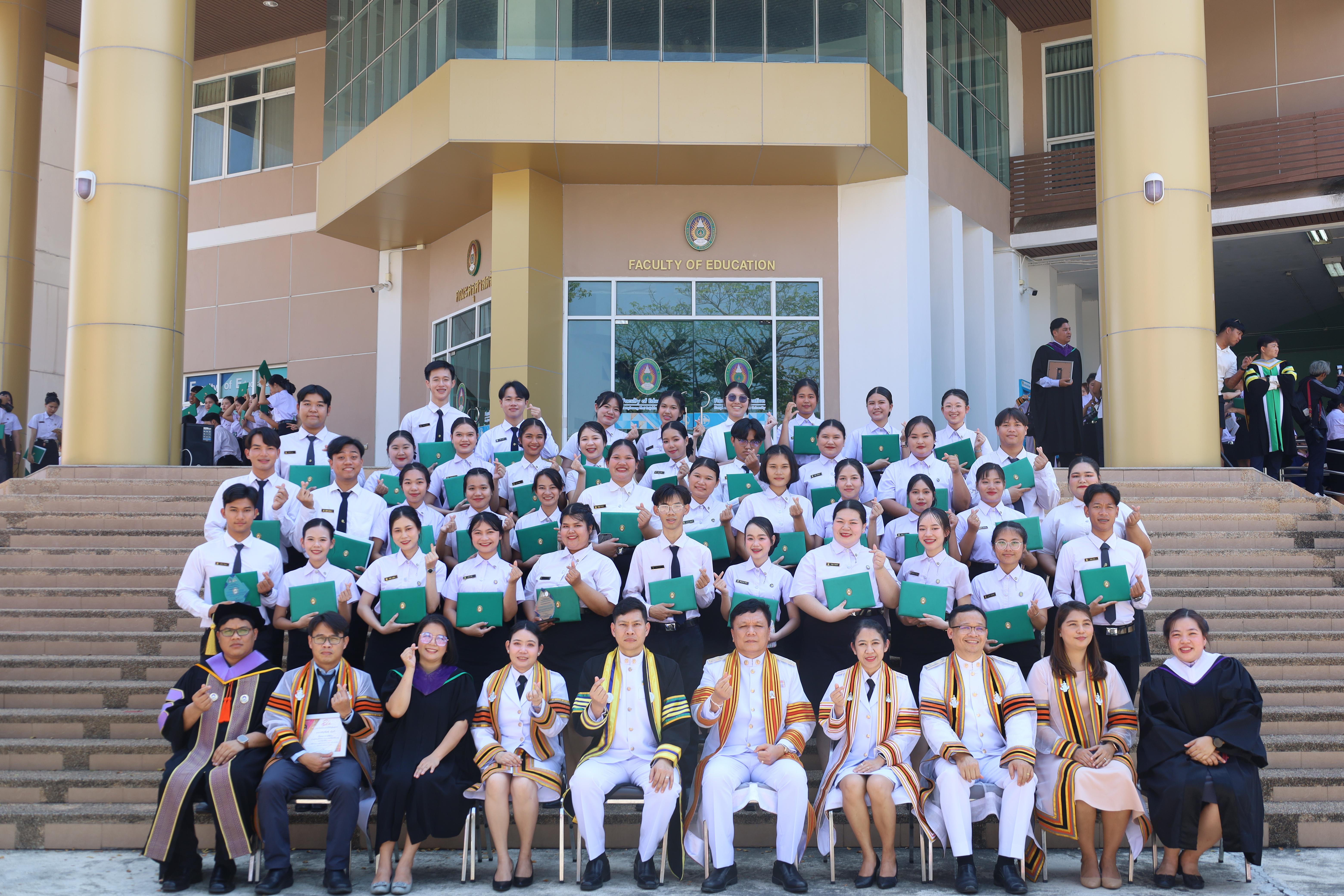 2163. งานปัจฉิมนิเทศนักศึกษาหลักสูตรครุศาสตรบัณฑิต