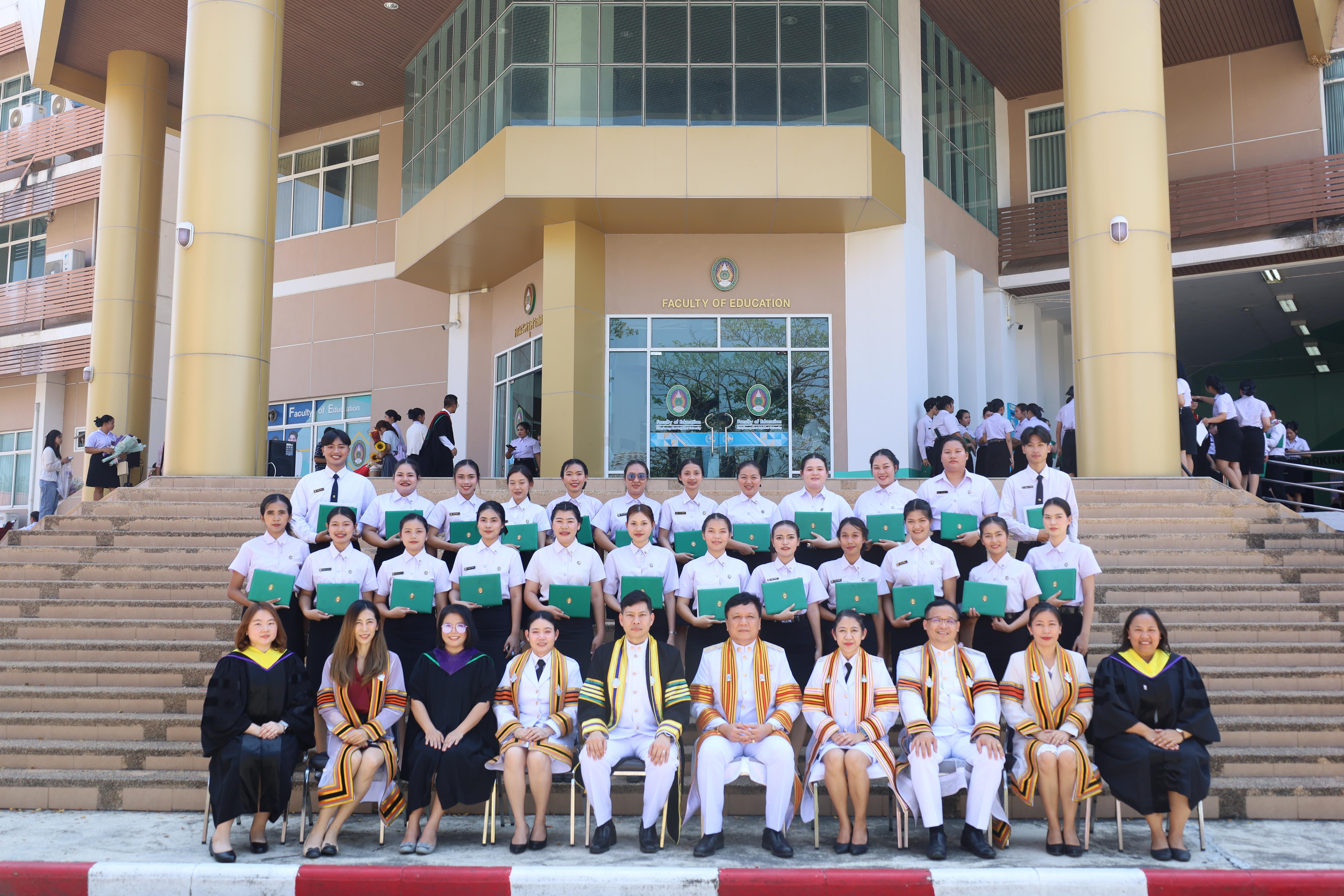 2193. งานปัจฉิมนิเทศนักศึกษาหลักสูตรครุศาสตรบัณฑิต