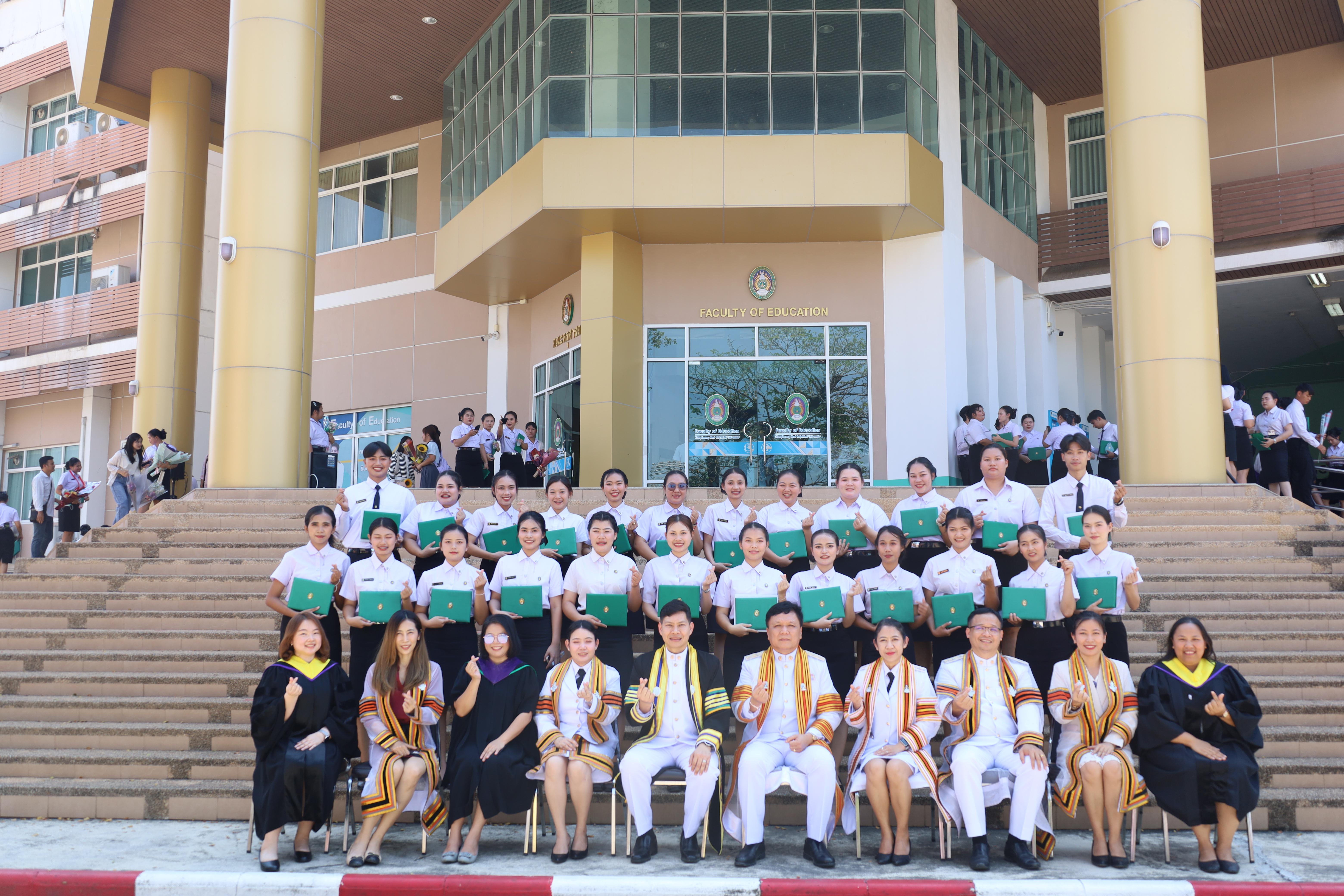 2199. งานปัจฉิมนิเทศนักศึกษาหลักสูตรครุศาสตรบัณฑิต