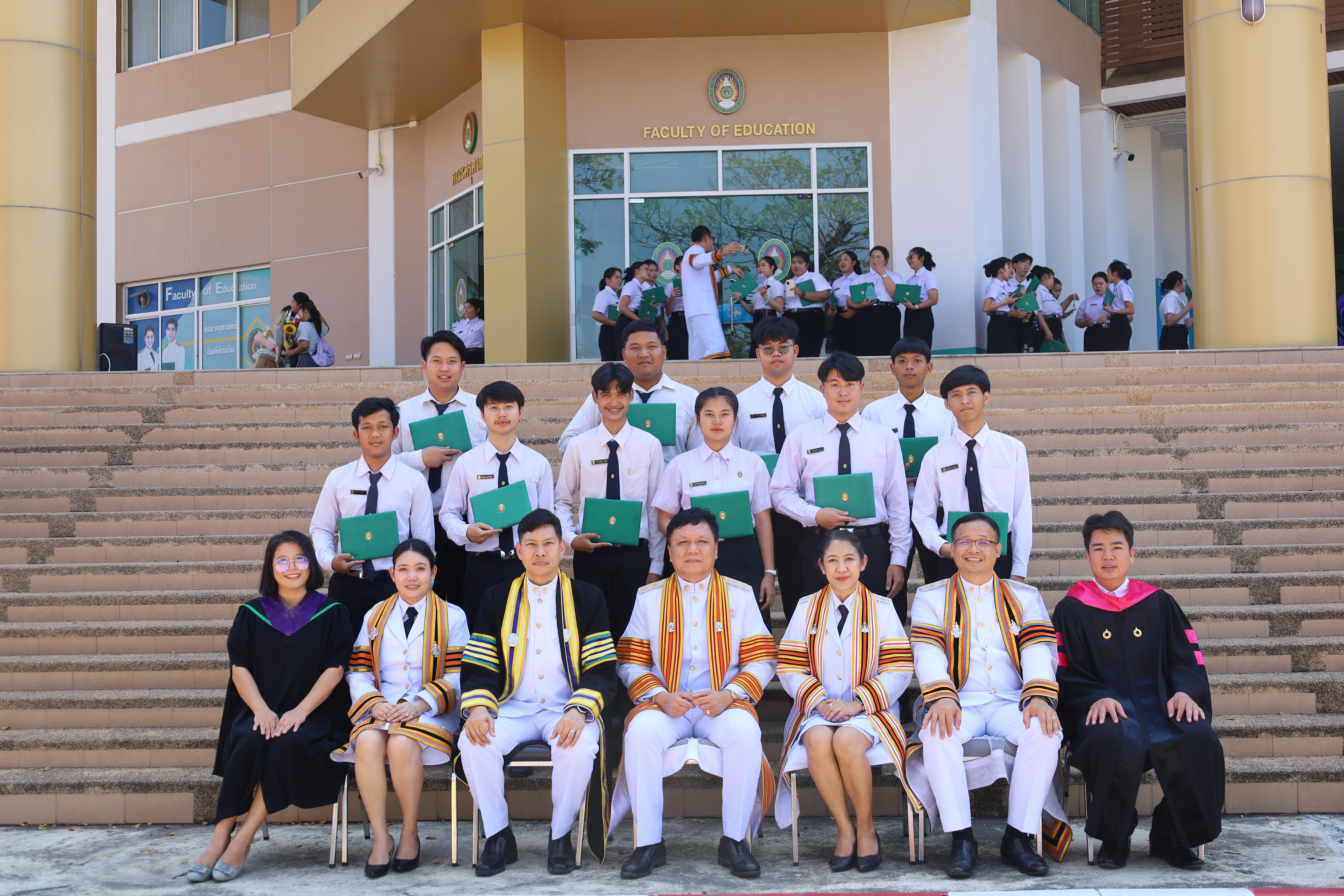 2201. งานปัจฉิมนิเทศนักศึกษาหลักสูตรครุศาสตรบัณฑิต