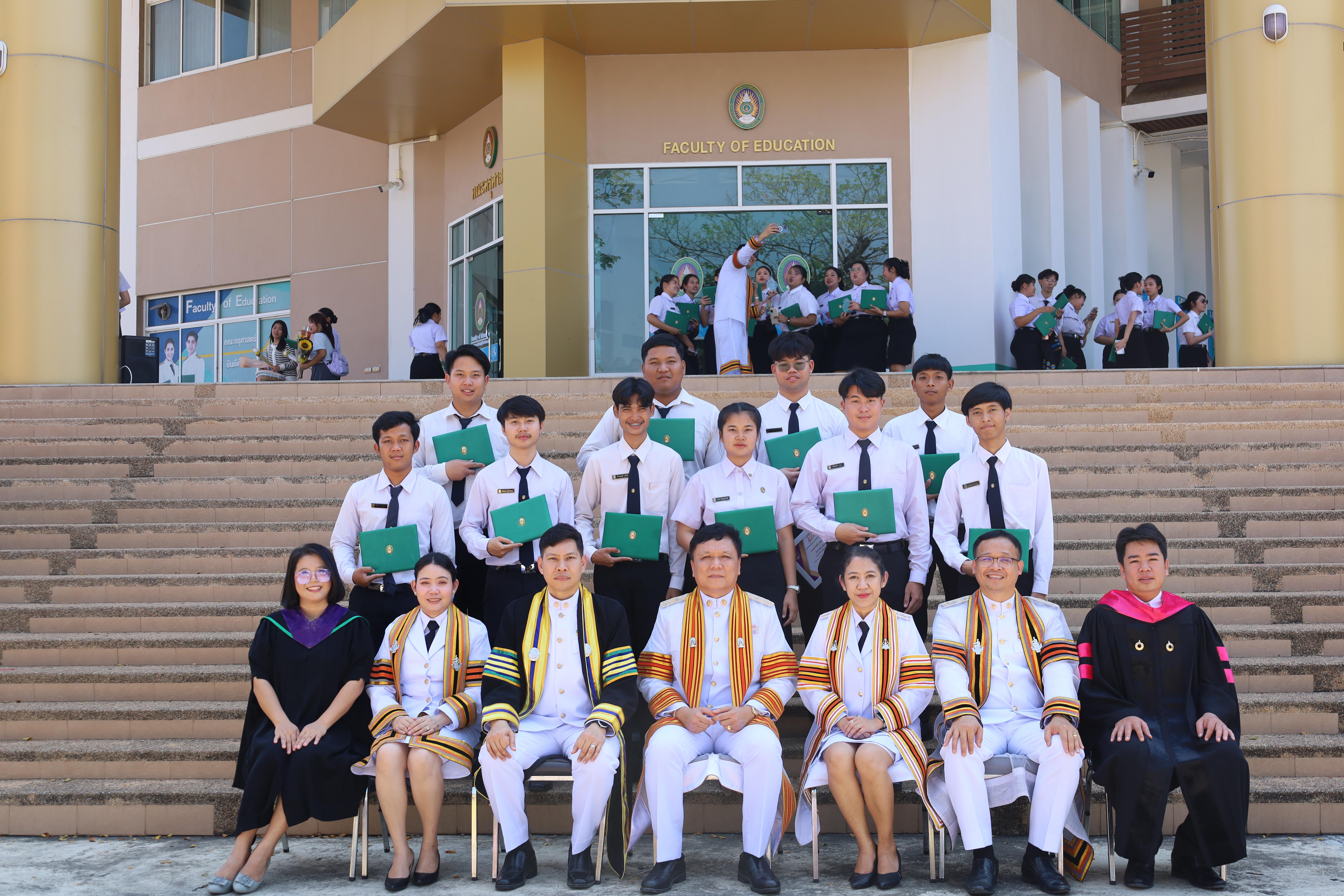 2203. งานปัจฉิมนิเทศนักศึกษาหลักสูตรครุศาสตรบัณฑิต