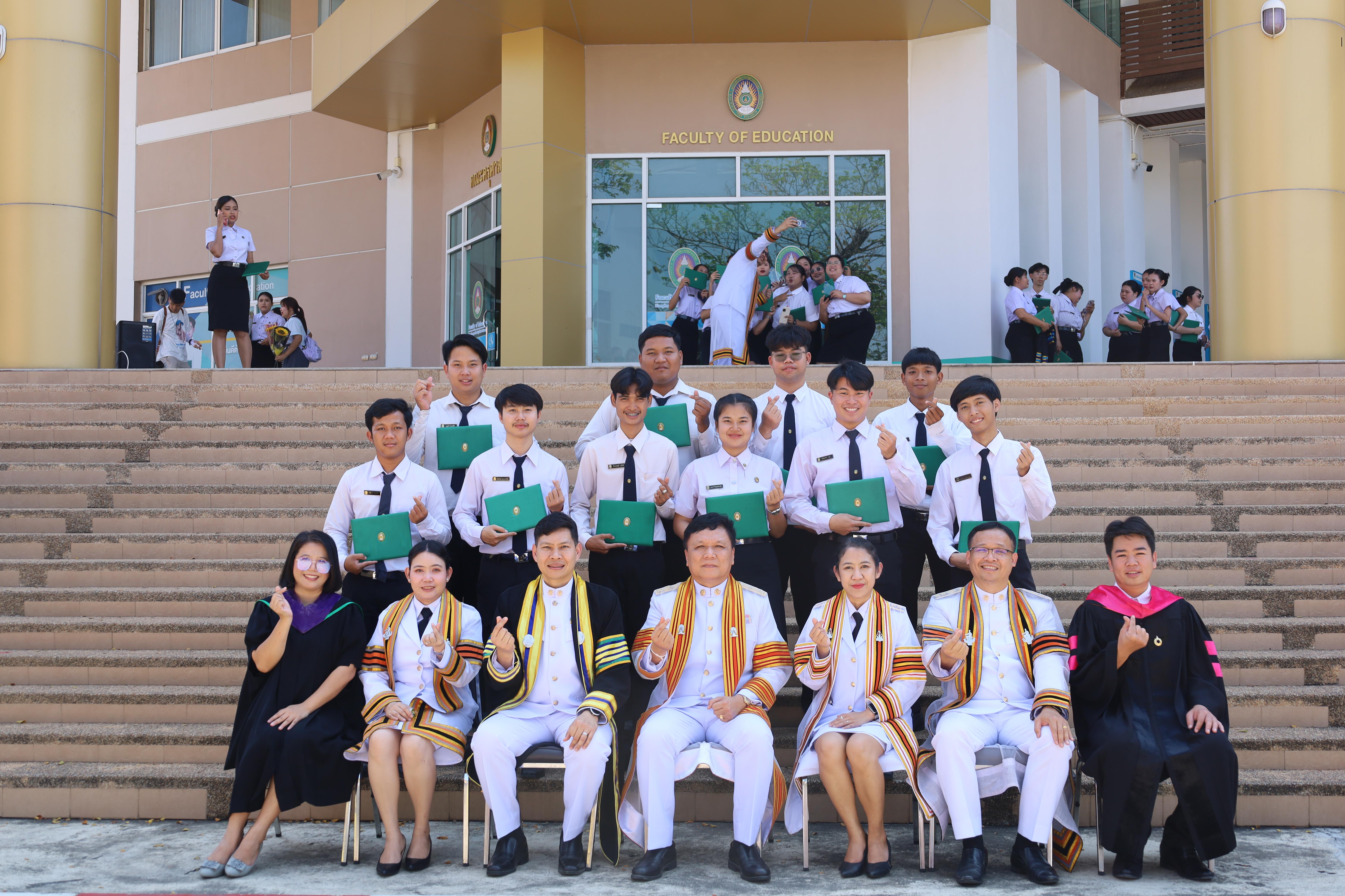 2205. งานปัจฉิมนิเทศนักศึกษาหลักสูตรครุศาสตรบัณฑิต