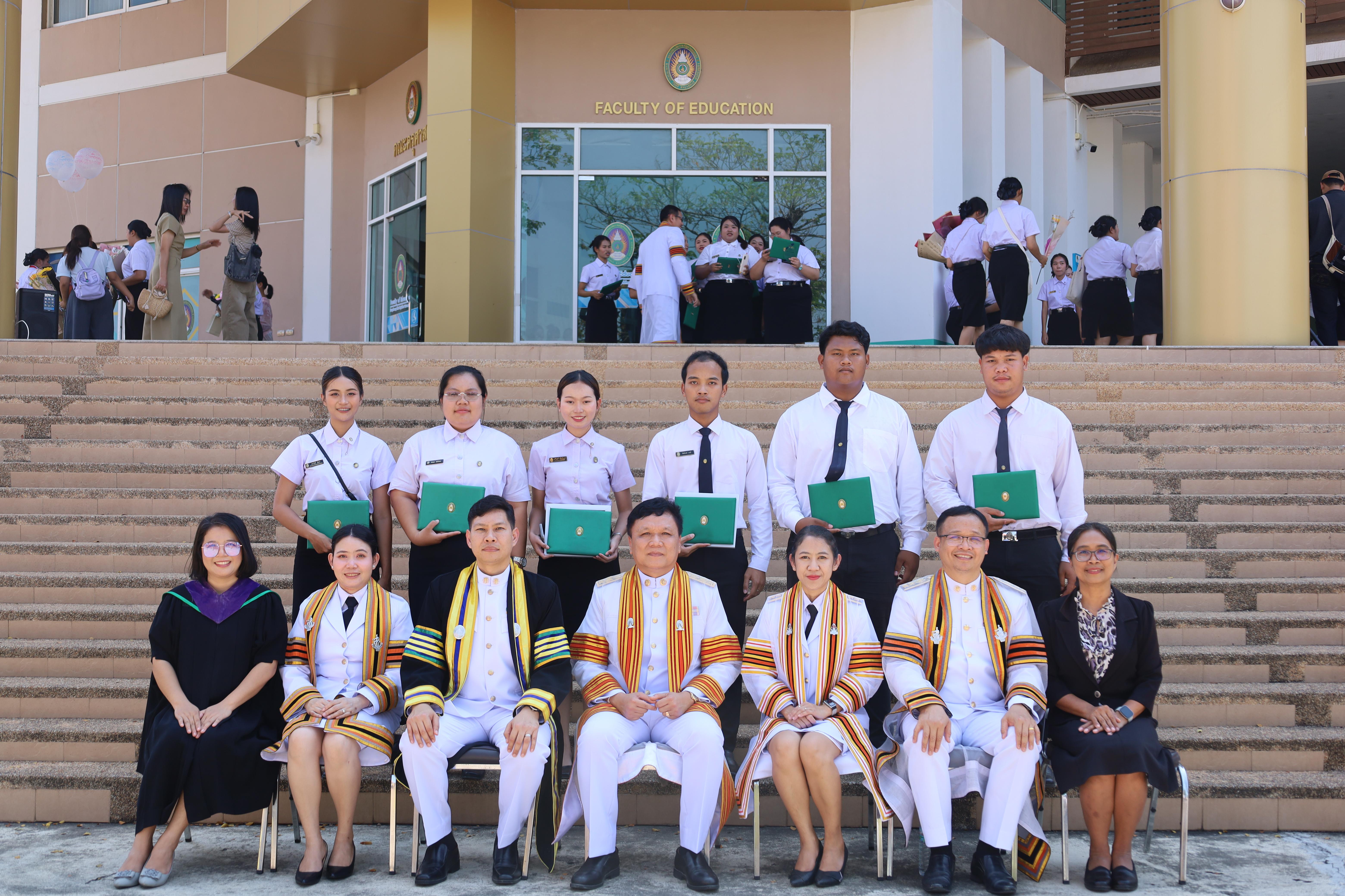 2208. งานปัจฉิมนิเทศนักศึกษาหลักสูตรครุศาสตรบัณฑิต