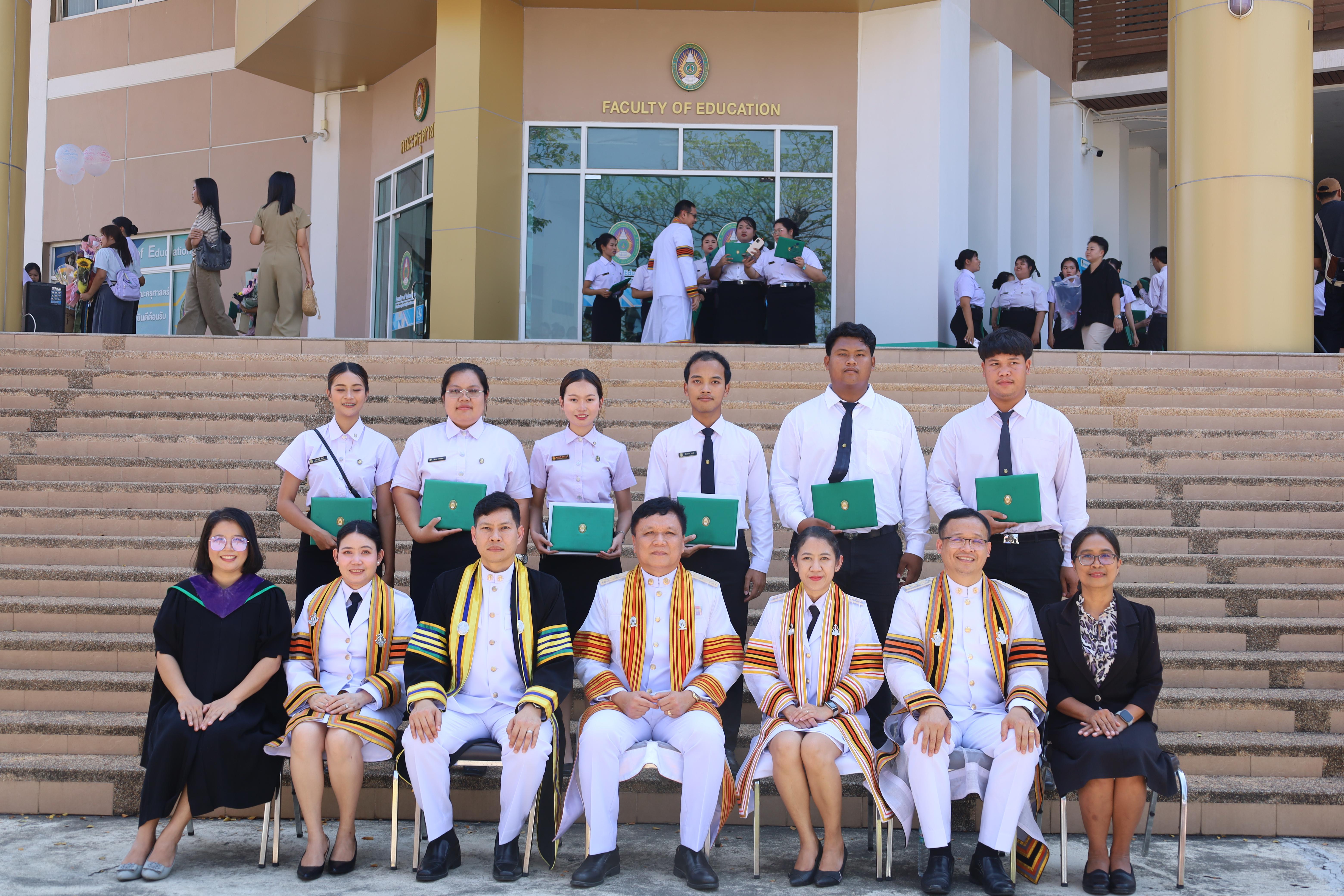 2211. งานปัจฉิมนิเทศนักศึกษาหลักสูตรครุศาสตรบัณฑิต
