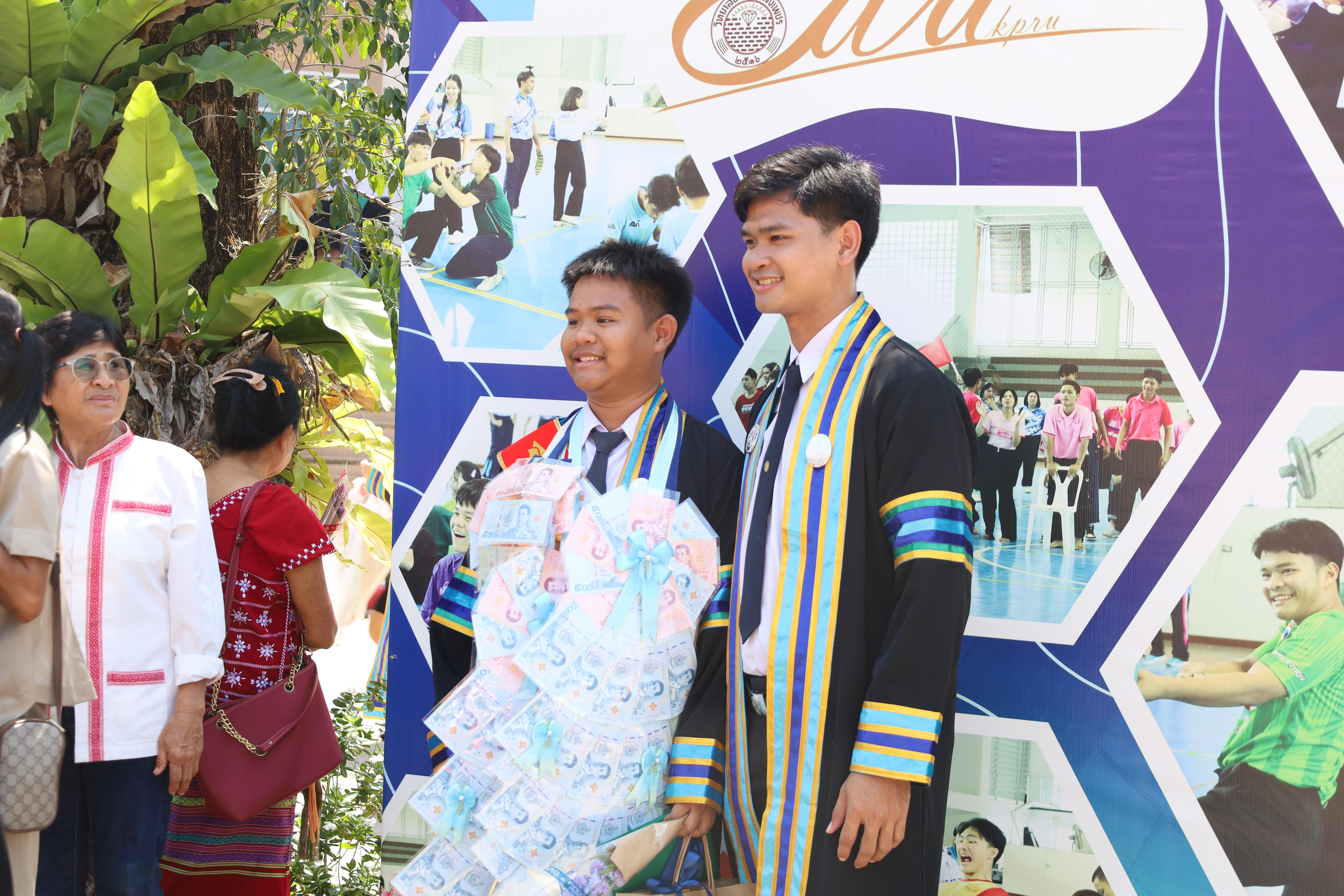 2220. งานปัจฉิมนิเทศนักศึกษาหลักสูตรครุศาสตรบัณฑิต