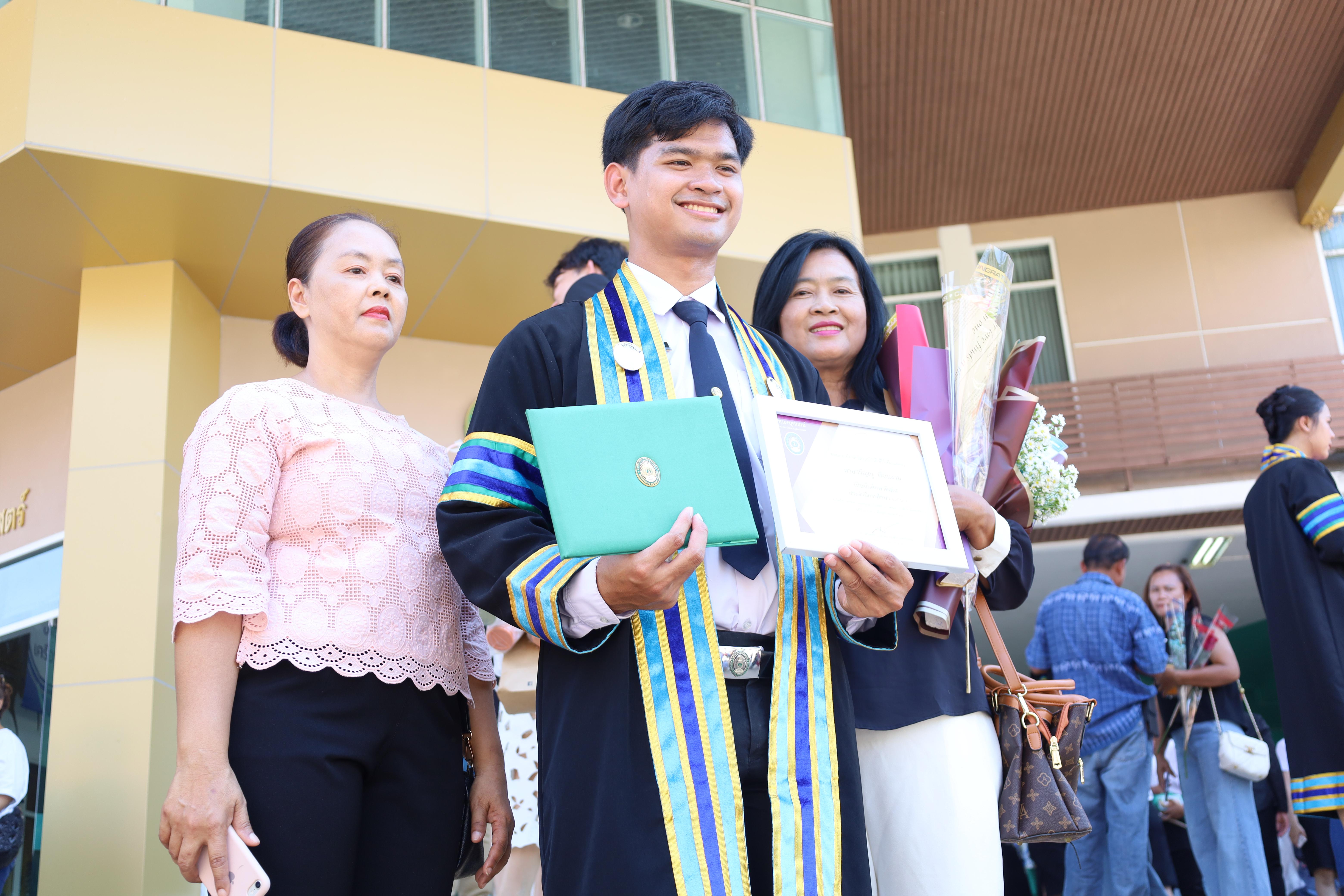 2227. งานปัจฉิมนิเทศนักศึกษาหลักสูตรครุศาสตรบัณฑิต
