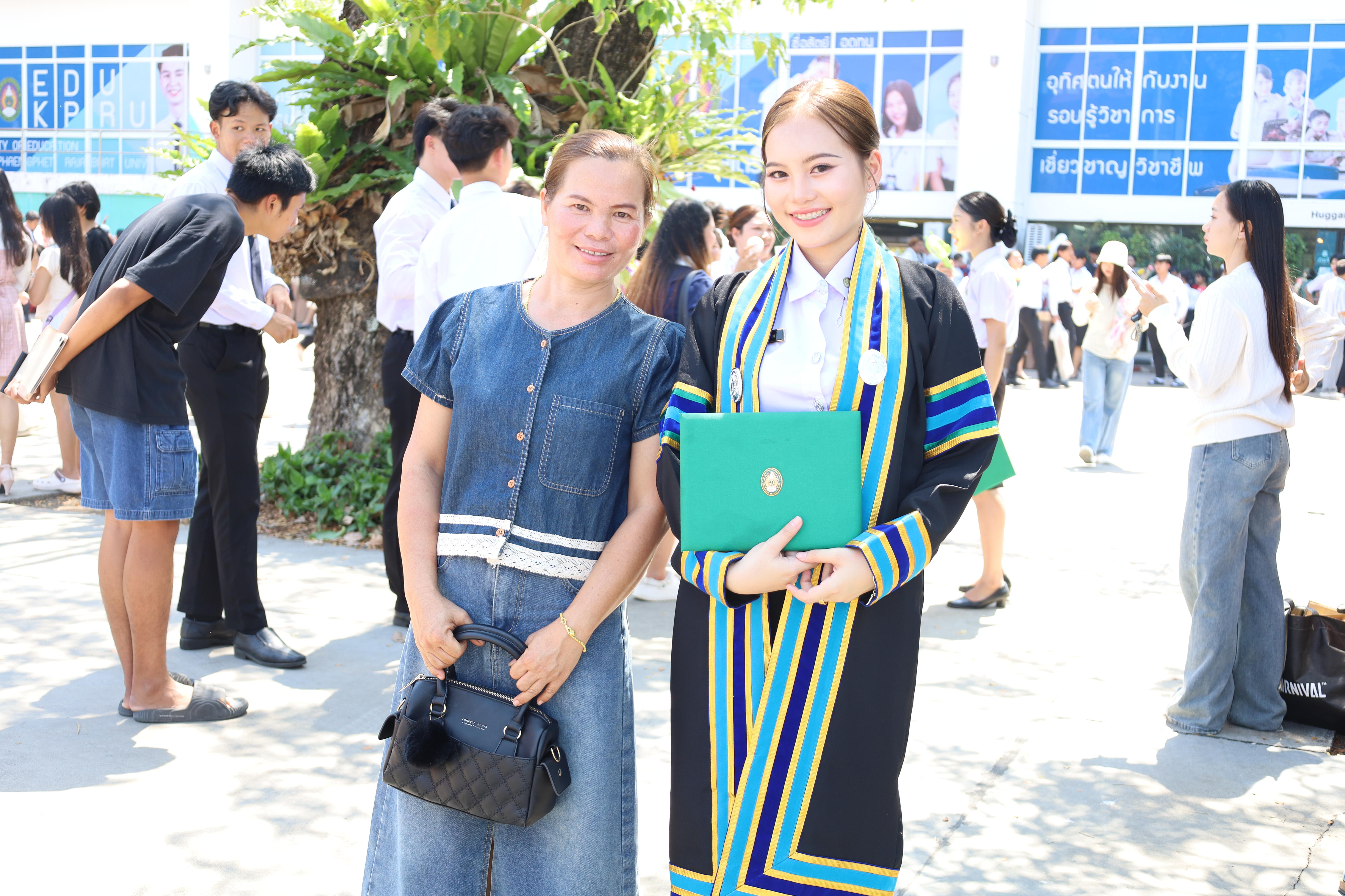 2242. งานปัจฉิมนิเทศนักศึกษาหลักสูตรครุศาสตรบัณฑิต