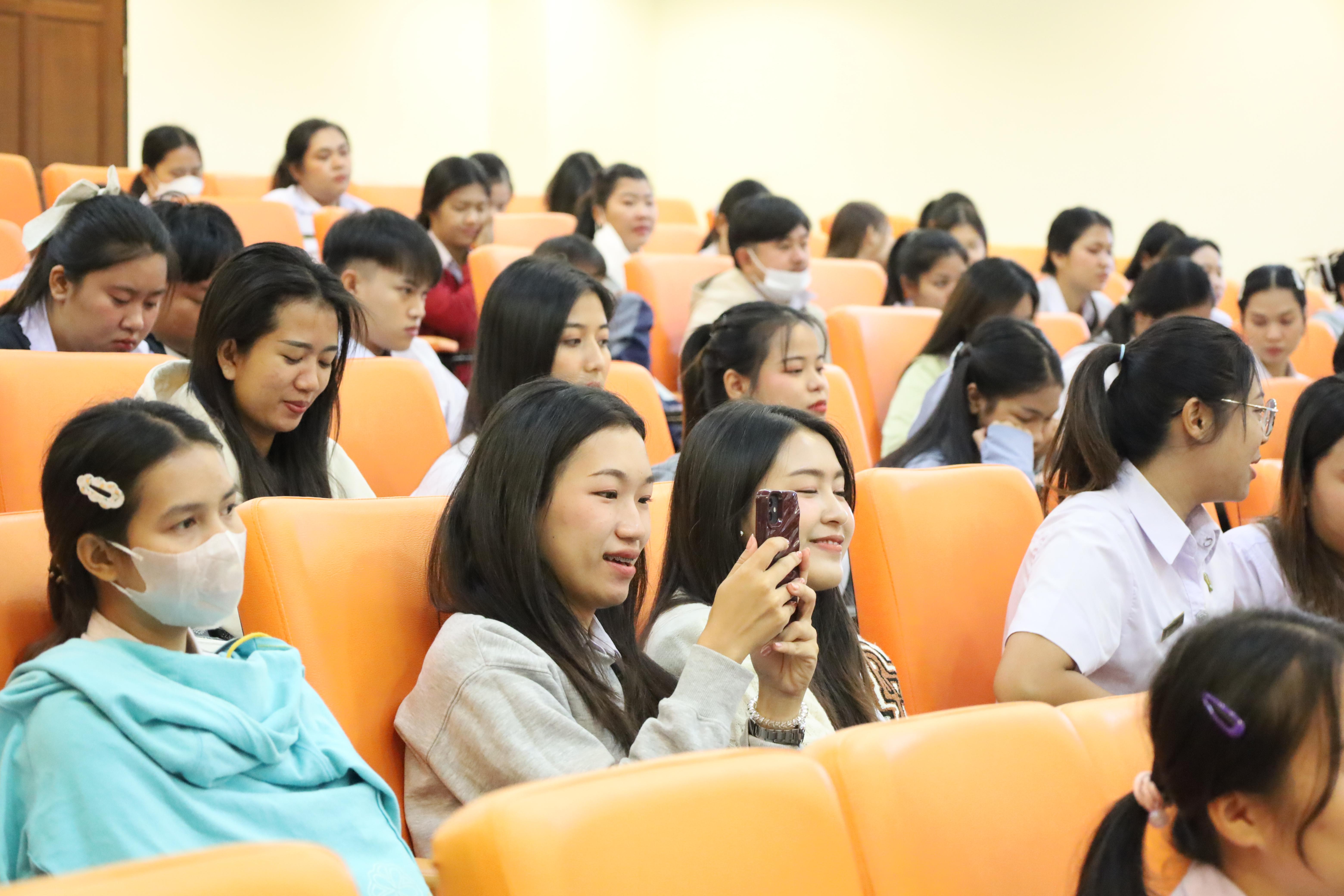 51. กิจกรรมเตรียมความพร้อมเพื่อสอบบรรจุเข้ารับราชการครู สำหรับนักศึกษาหลักสูตรครุศาสตรบัณฑิต