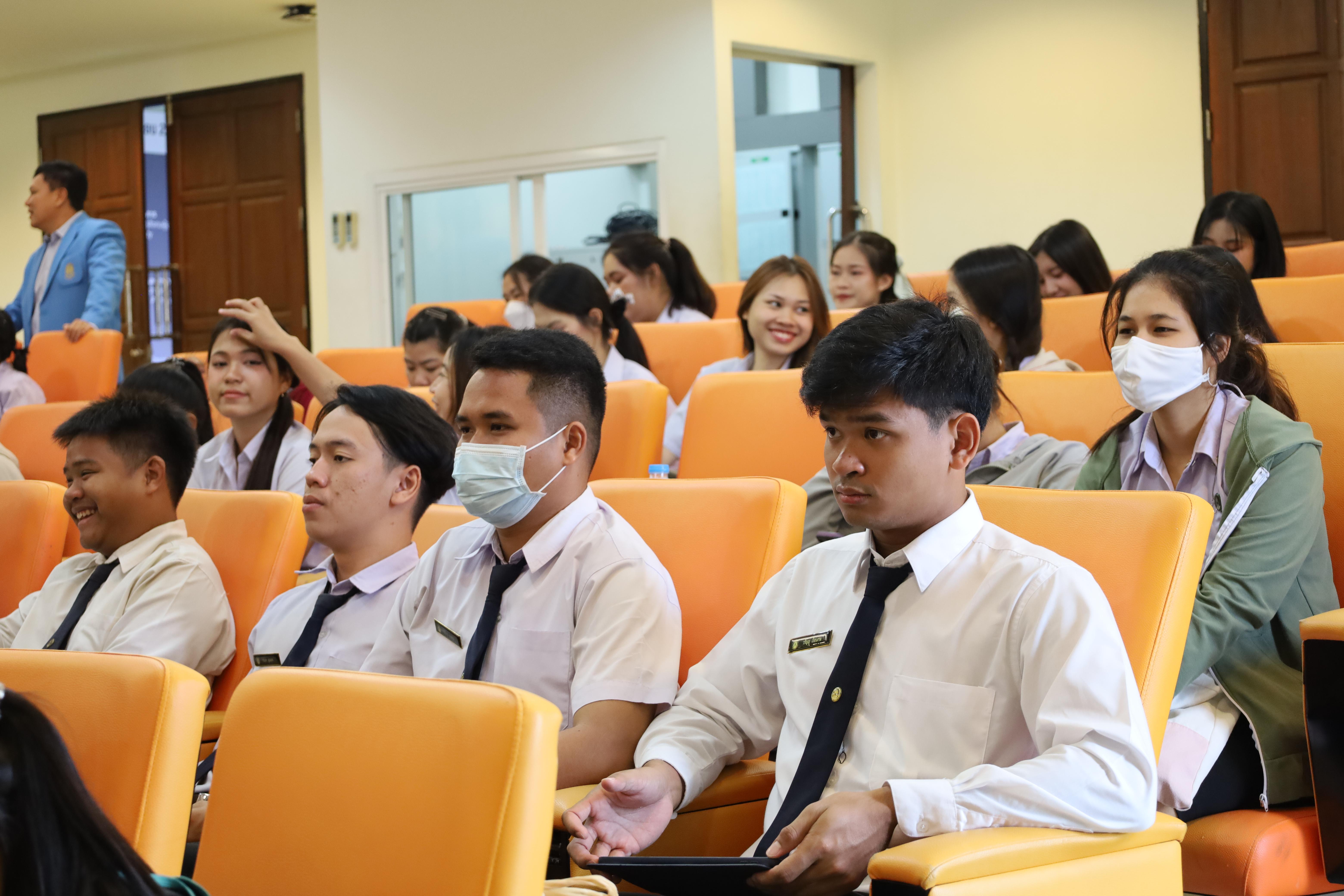 76. กิจกรรมเตรียมความพร้อมเพื่อสอบบรรจุเข้ารับราชการครู สำหรับนักศึกษาหลักสูตรครุศาสตรบัณฑิต