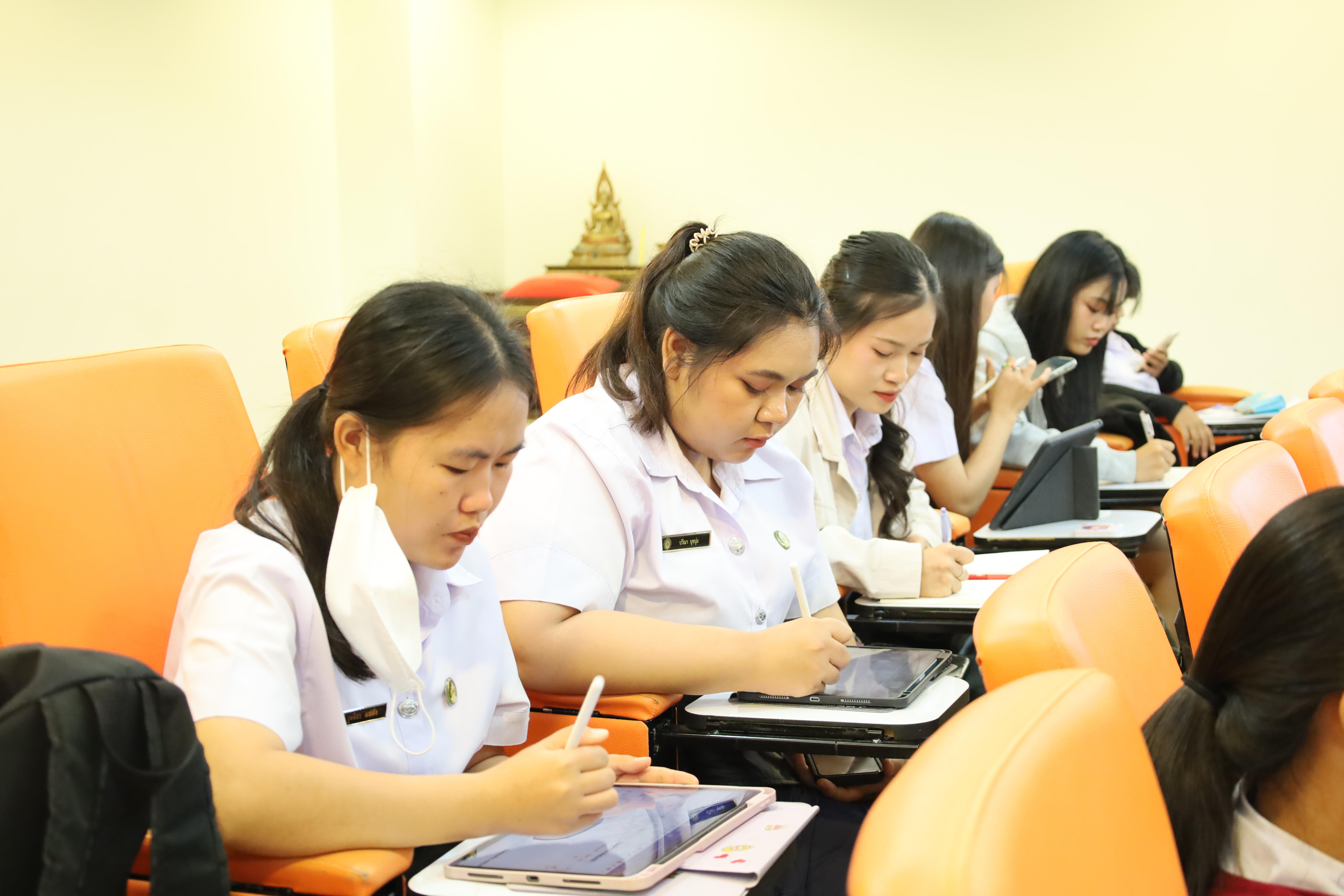 113. กิจกรรมเตรียมความพร้อมเพื่อสอบบรรจุเข้ารับราชการครู สำหรับนักศึกษาหลักสูตรครุศาสตรบัณฑิต