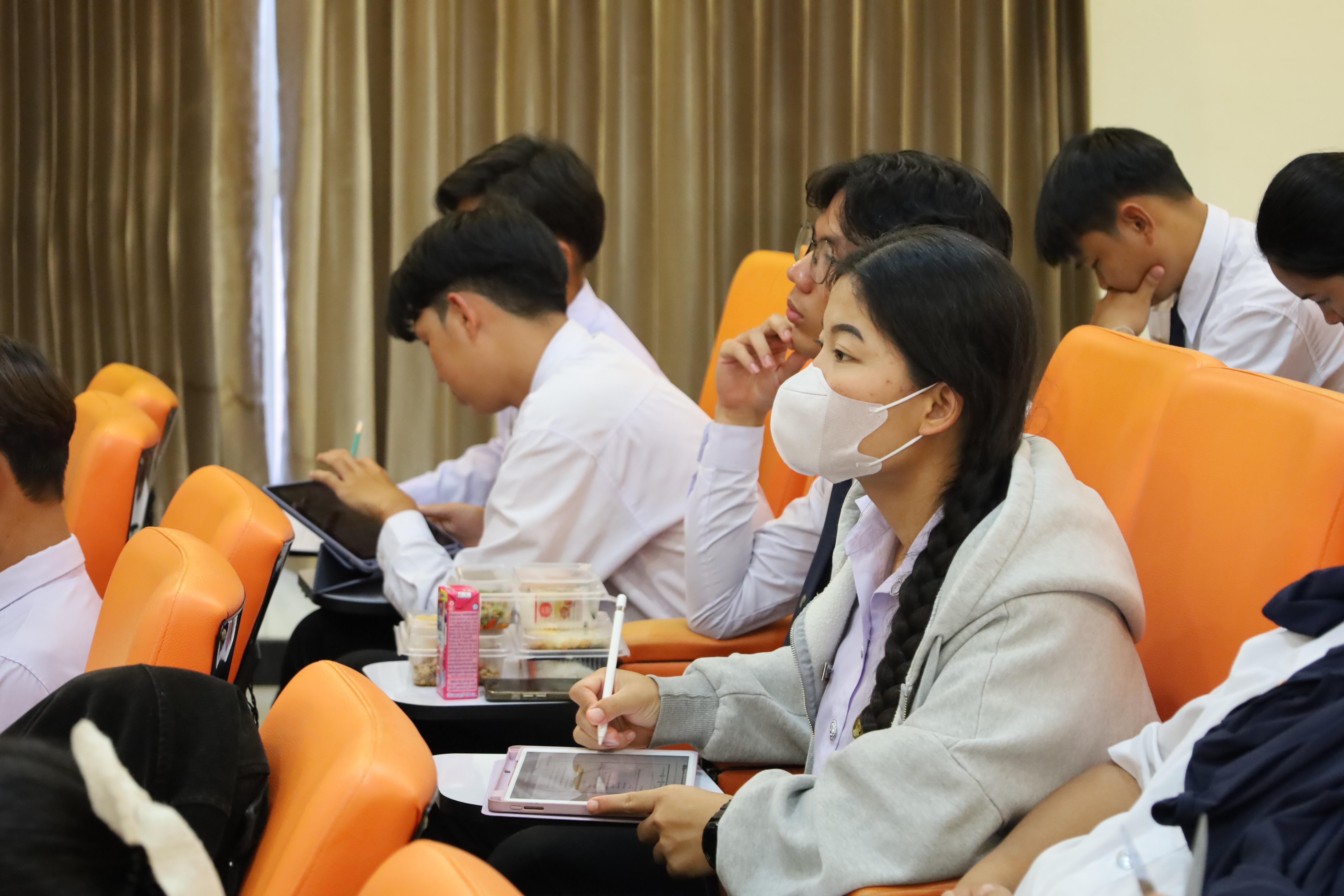 160. กิจกรรมเตรียมความพร้อมเพื่อสอบบรรจุเข้ารับราชการครู สำหรับนักศึกษาหลักสูตรครุศาสตรบัณฑิต