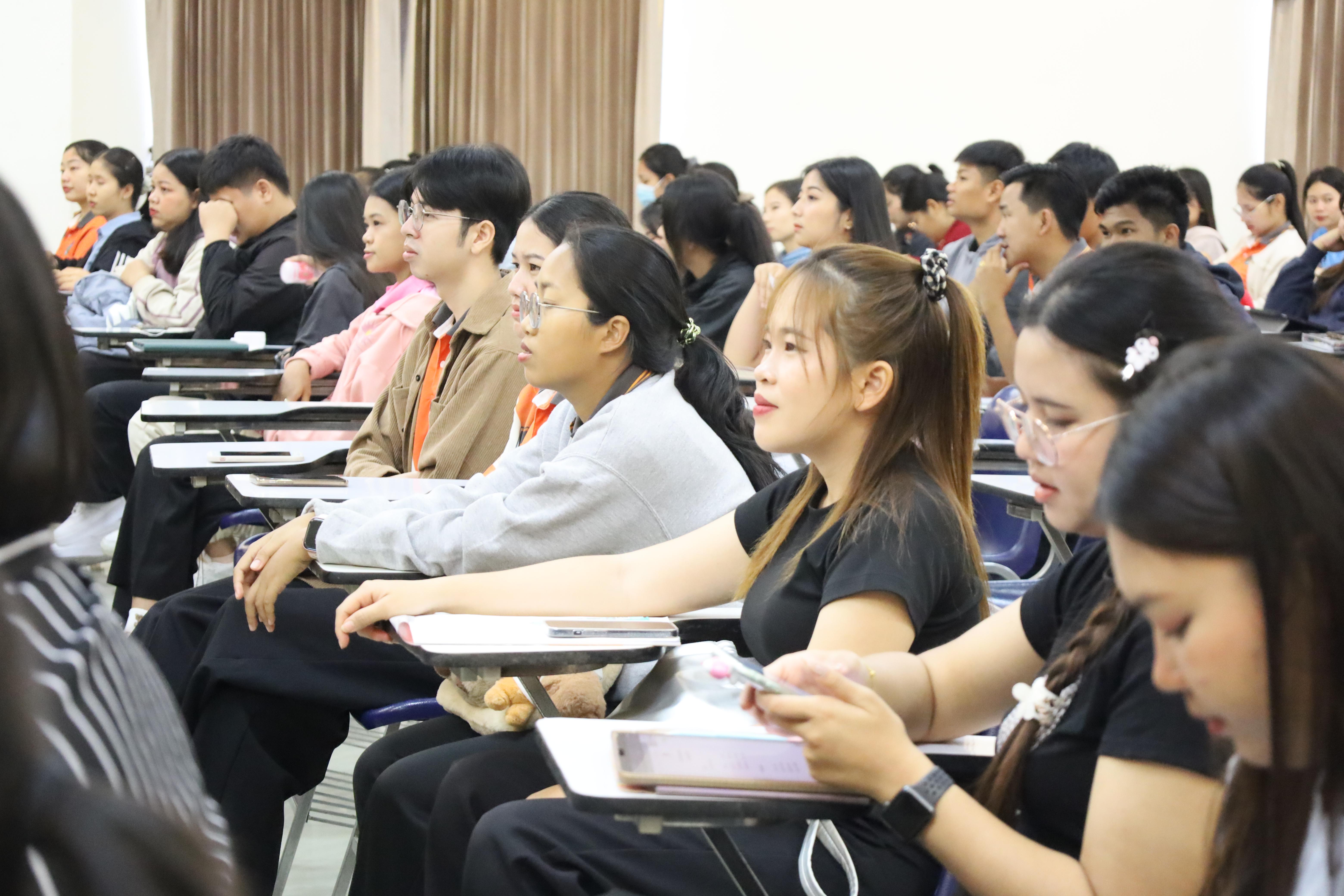 14. กิจกรรมเตรียมความพร้อมเพื่อสอบบรรจุเข้ารับราชการครู สำหรับนักศึกษาหลักสูตรครุศาสตรบัณฑิต วันที่ 2