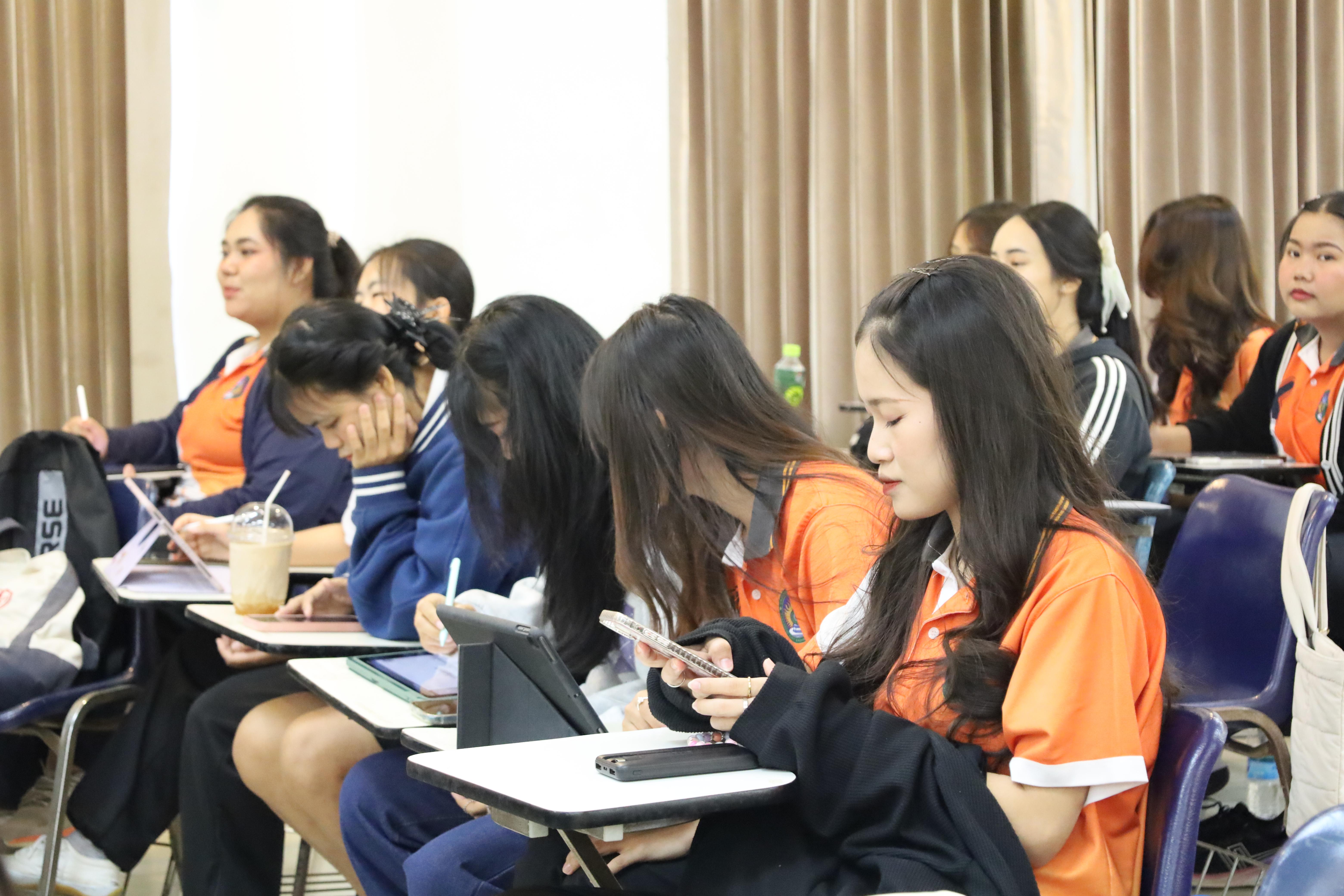 39. กิจกรรมเตรียมความพร้อมเพื่อสอบบรรจุเข้ารับราชการครู สำหรับนักศึกษาหลักสูตรครุศาสตรบัณฑิต วันที่ 2