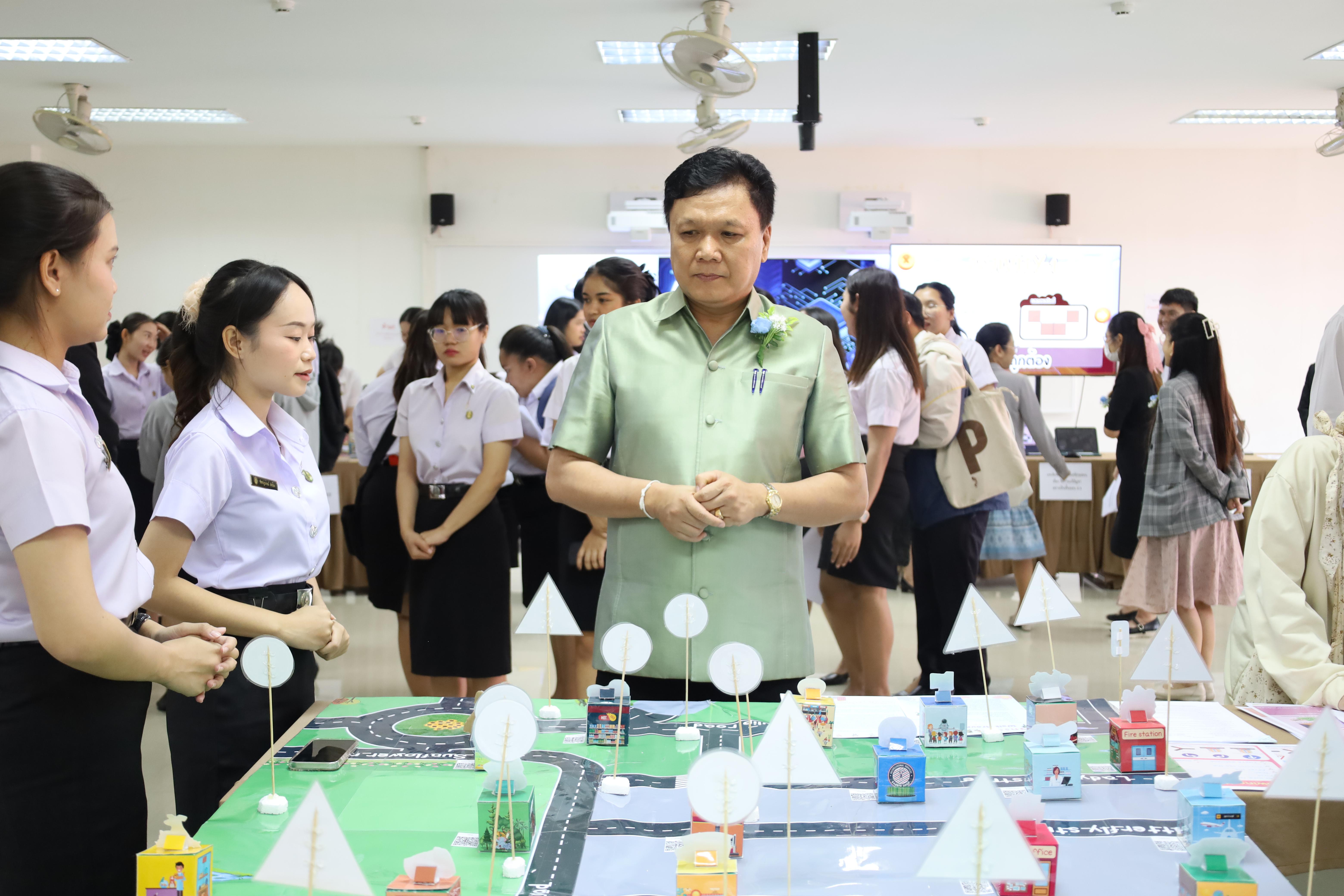 290. นิทรรศการนักศึกษาฝึกประสบการณ์วิชาชีพครู ประจำปีการศึกษา2567