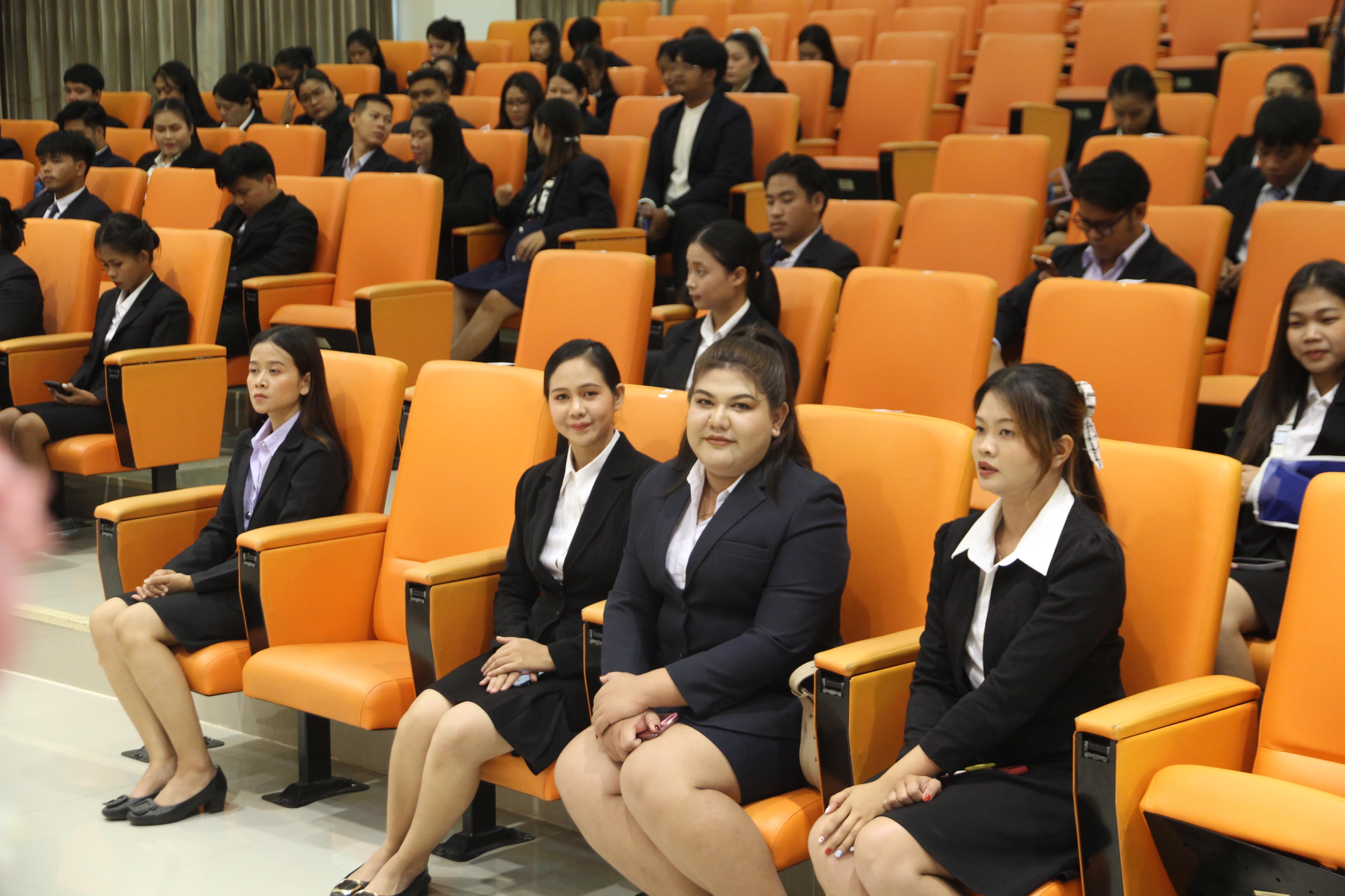 31. พิธีปัจฉิมนิเทศนักศึกษาหลักสูตรประกาศนียบัตรบัณฑิต สาขาวิชาชีพครู ประจำปีการศึกษา 2567