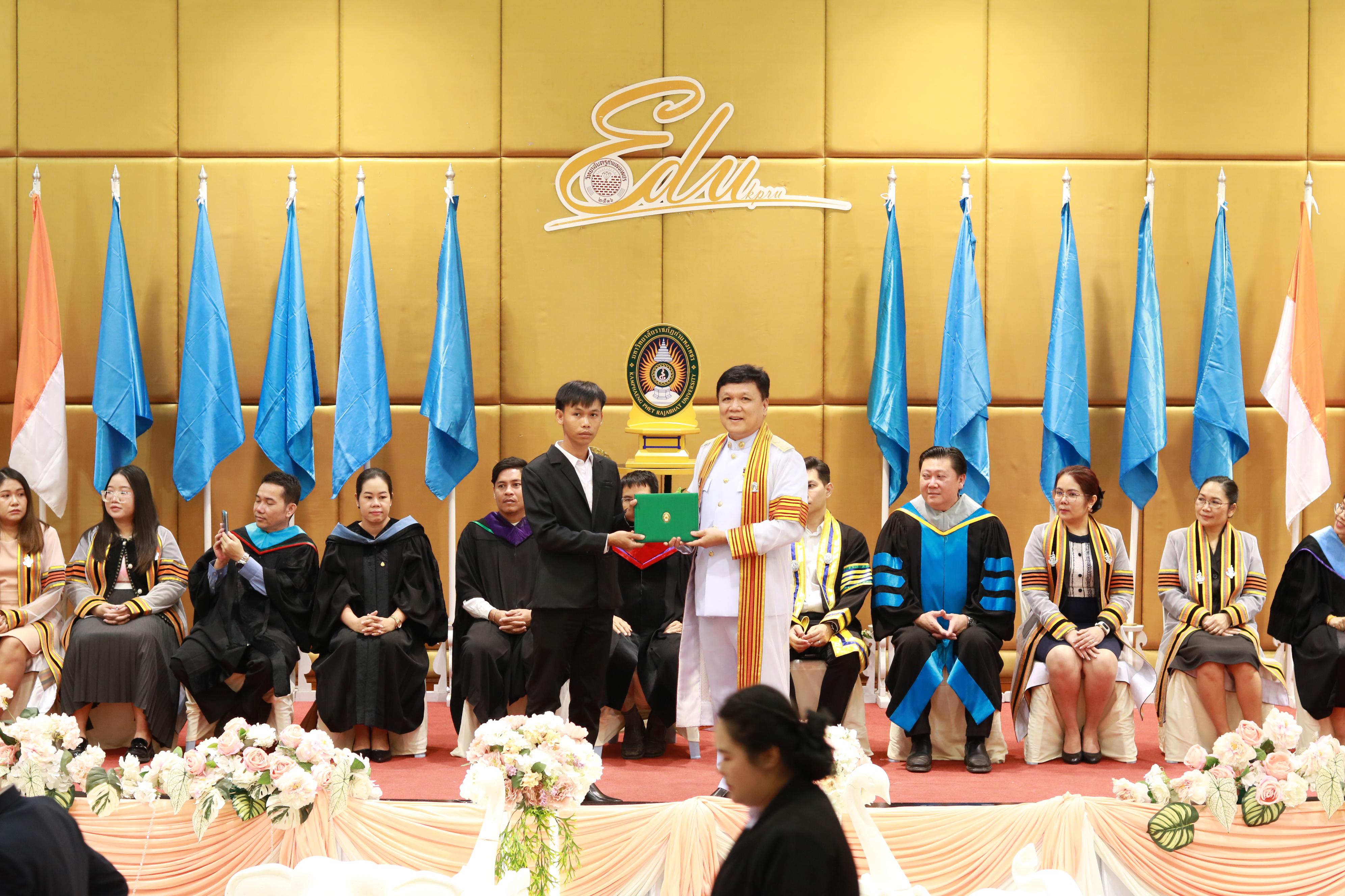132. พิธีปัจฉิมนิเทศนักศึกษาหลักสูตรประกาศนียบัตรบัณฑิต สาขาวิชาชีพครู ประจำปีการศึกษา 2567