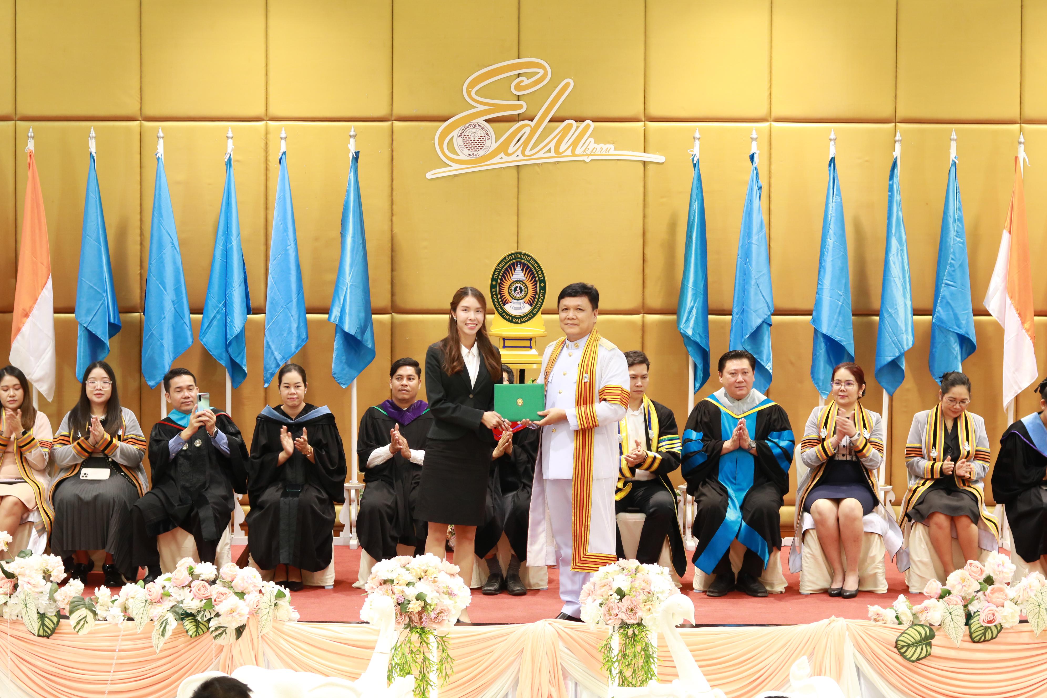 300. พิธีปัจฉิมนิเทศนักศึกษาหลักสูตรประกาศนียบัตรบัณฑิต สาขาวิชาชีพครู ประจำปีการศึกษา 2567