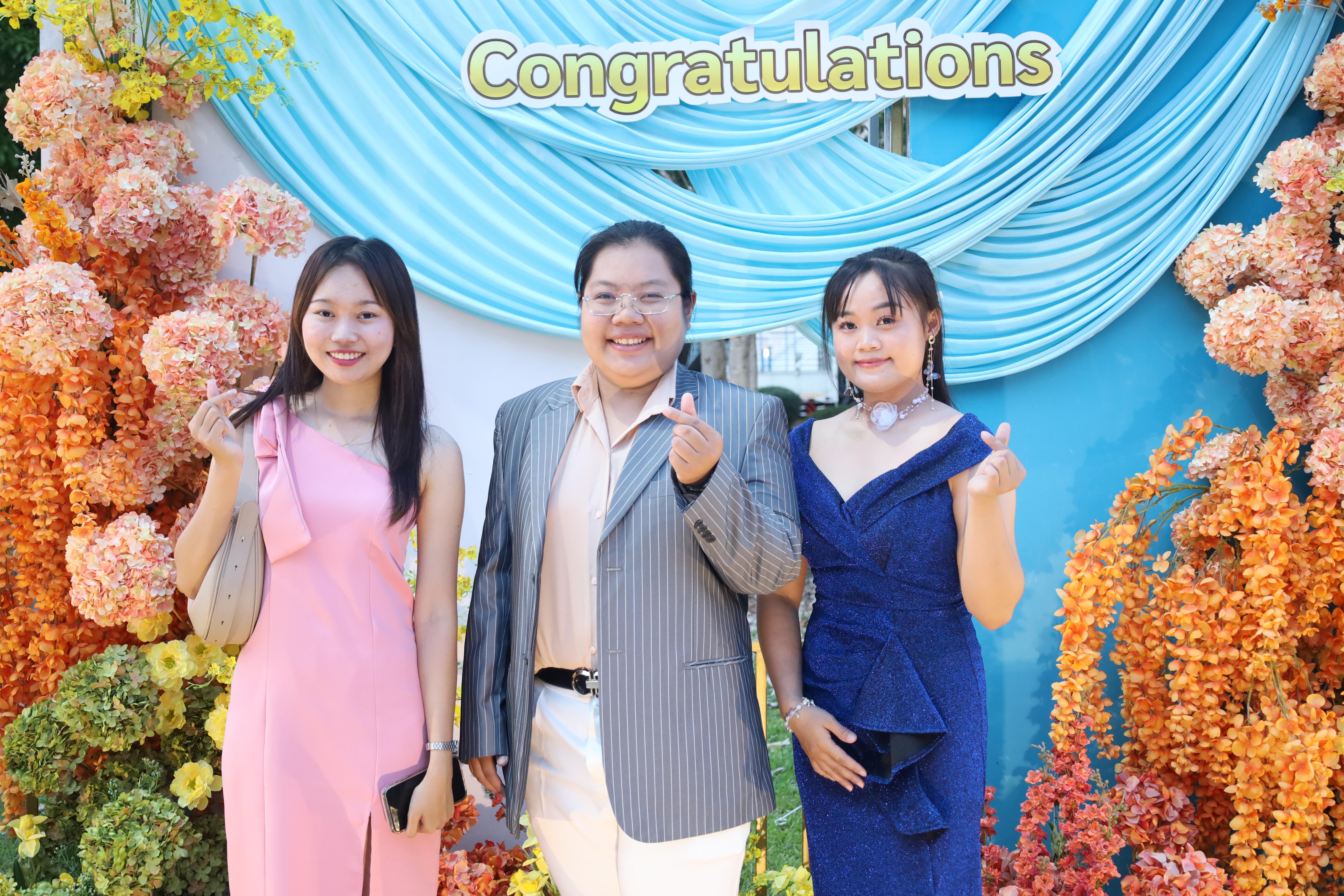 5. งานราตรีสีฟ้า