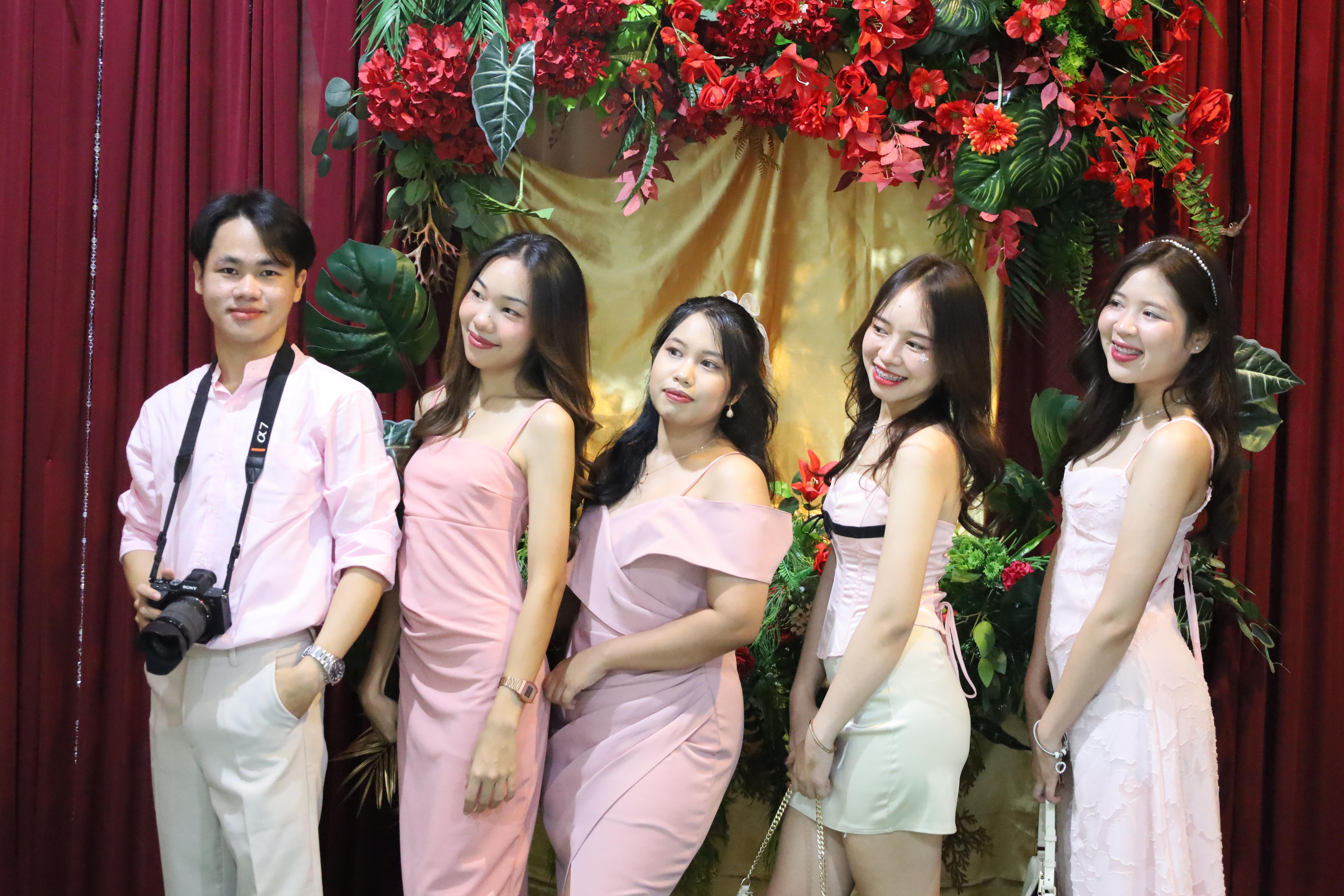 10. งานราตรีสีฟ้า