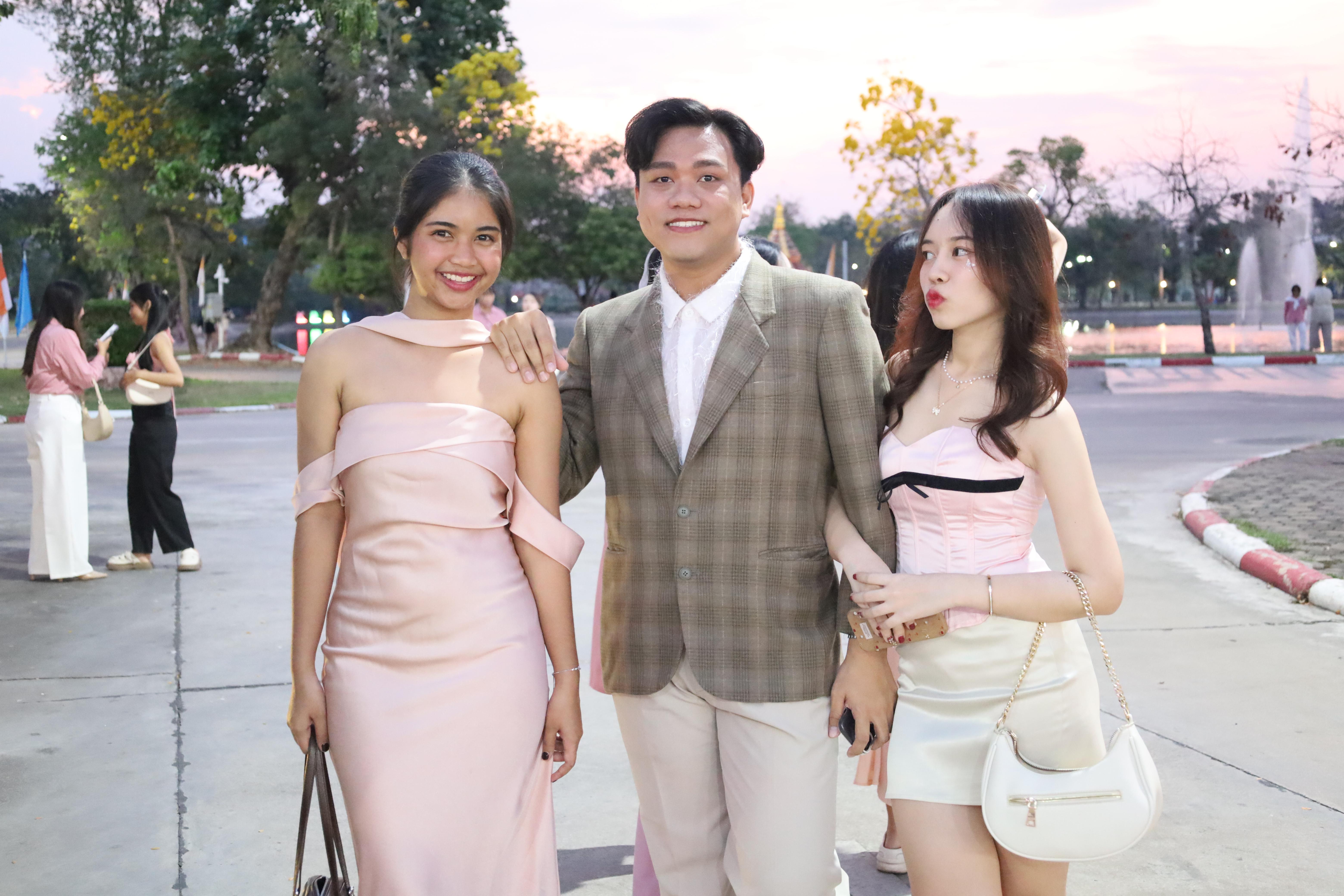 39. งานราตรีสีฟ้า