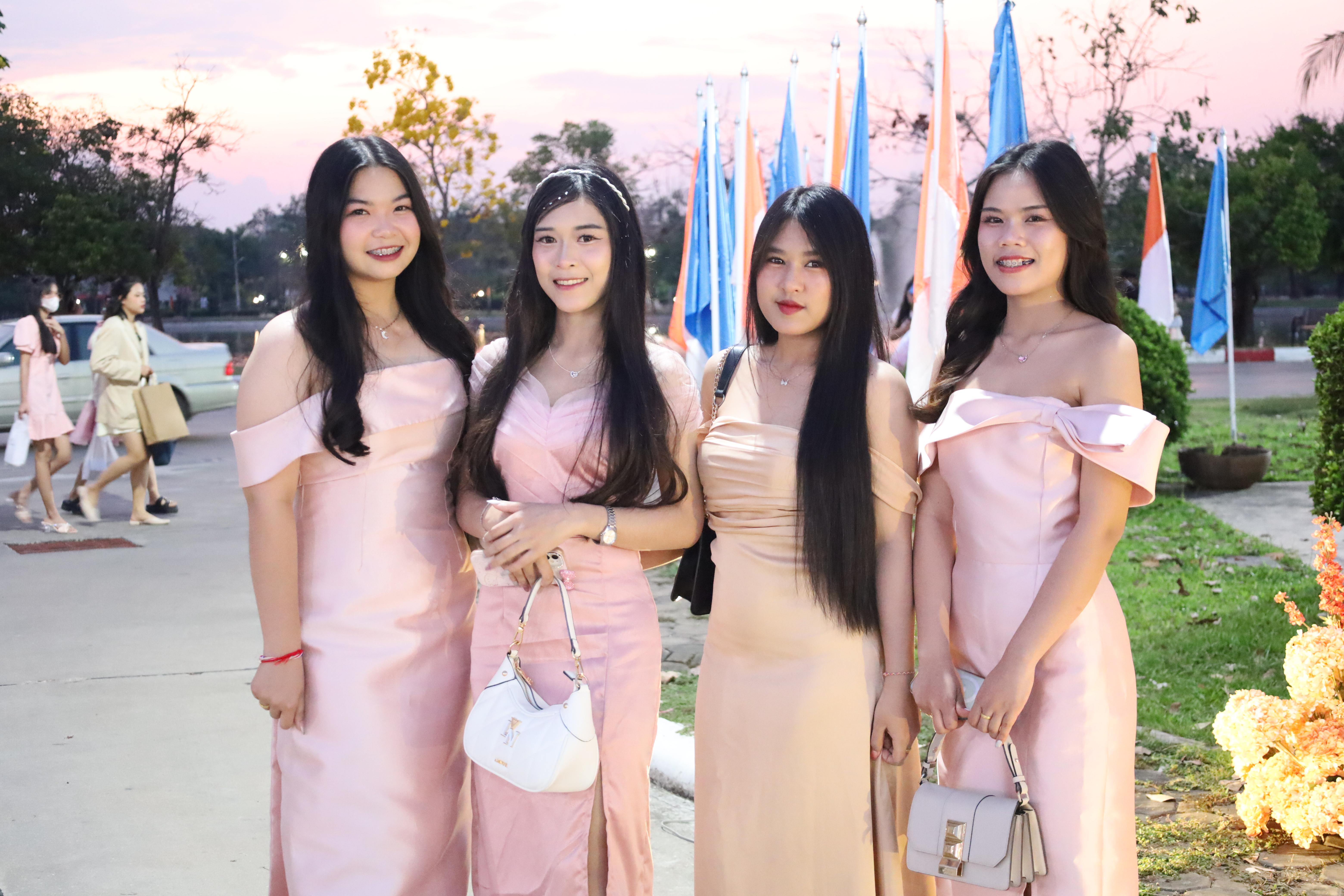 42. งานราตรีสีฟ้า