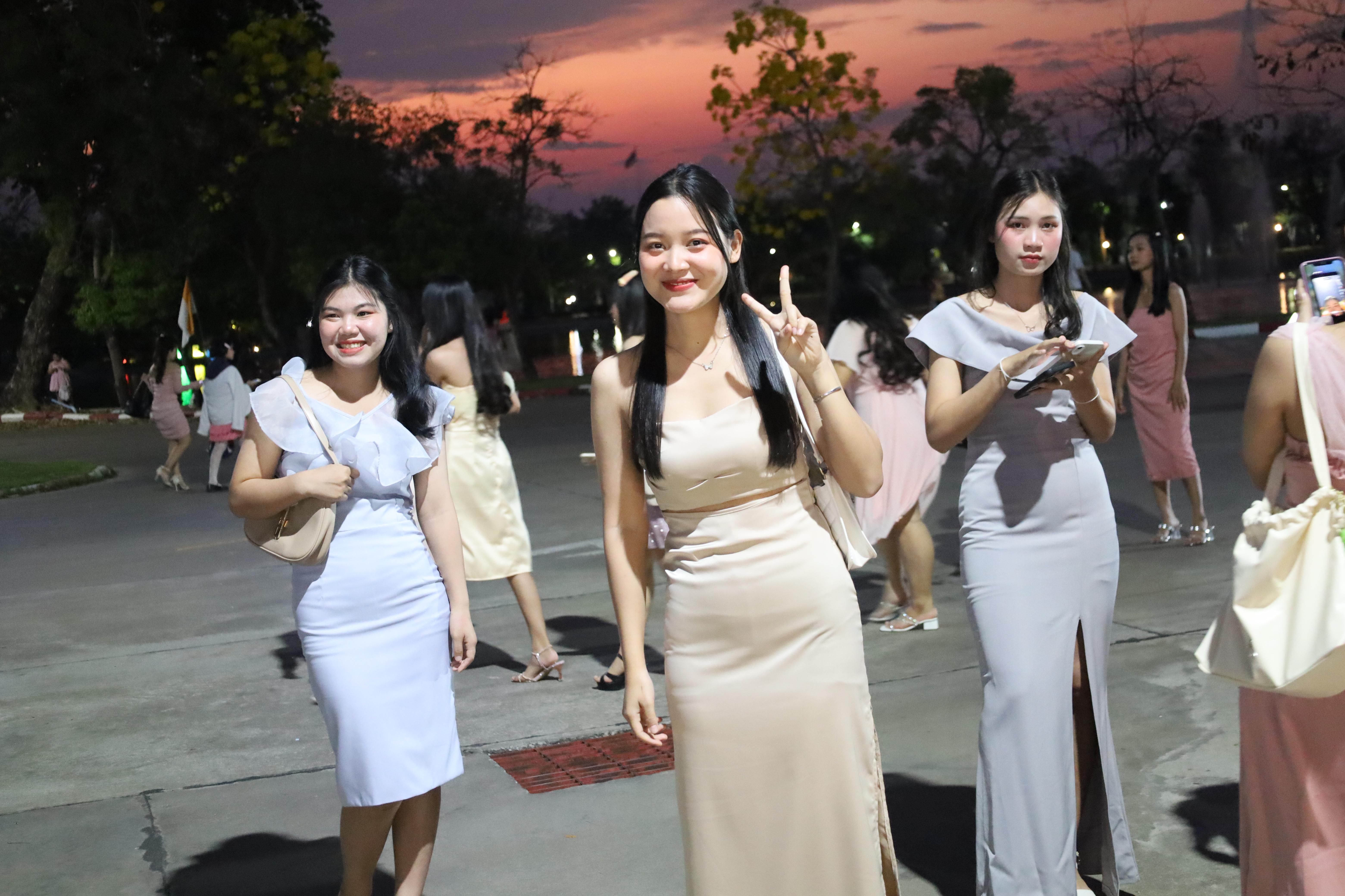 75. งานราตรีสีฟ้า