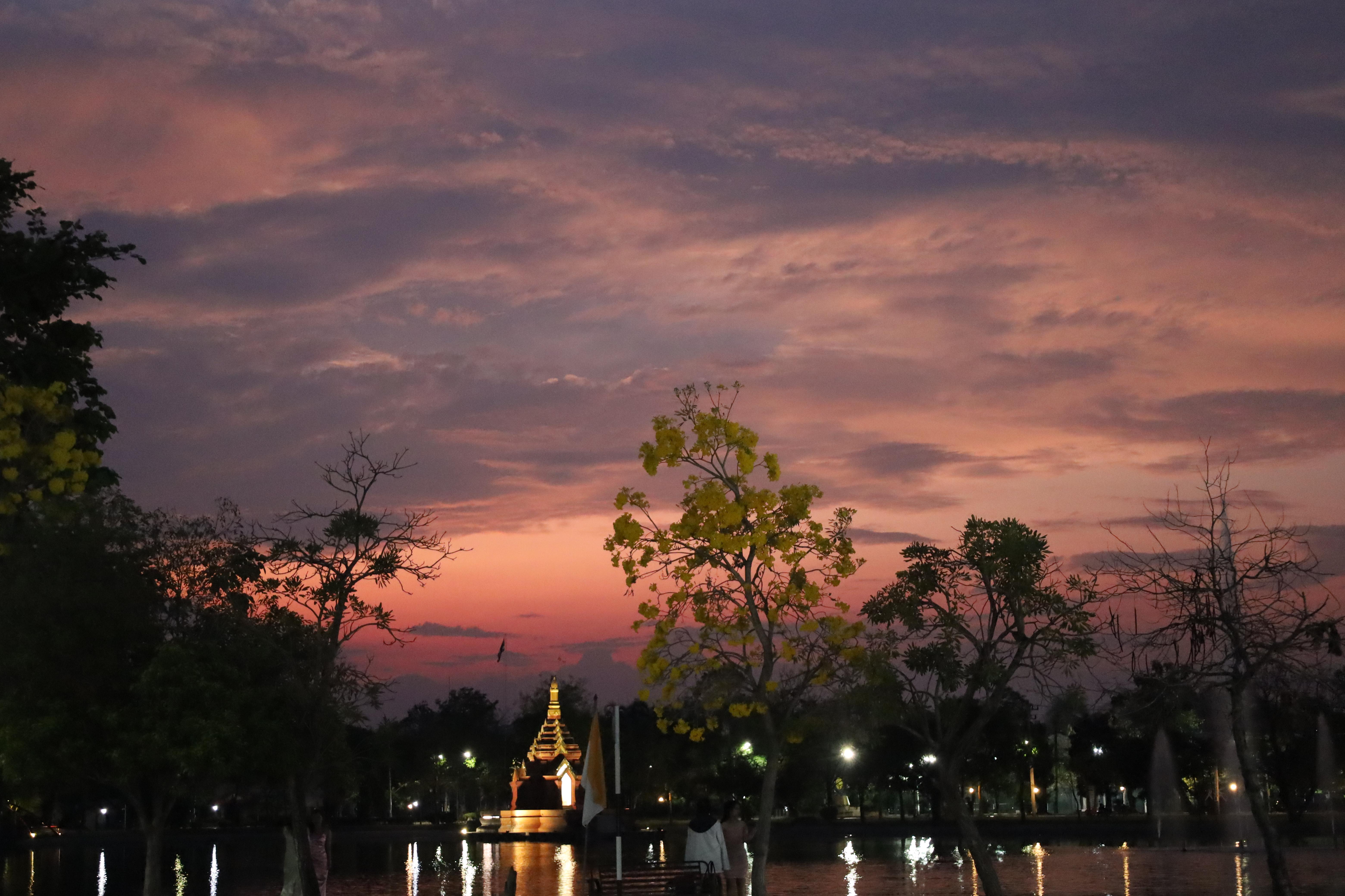 79. งานราตรีสีฟ้า