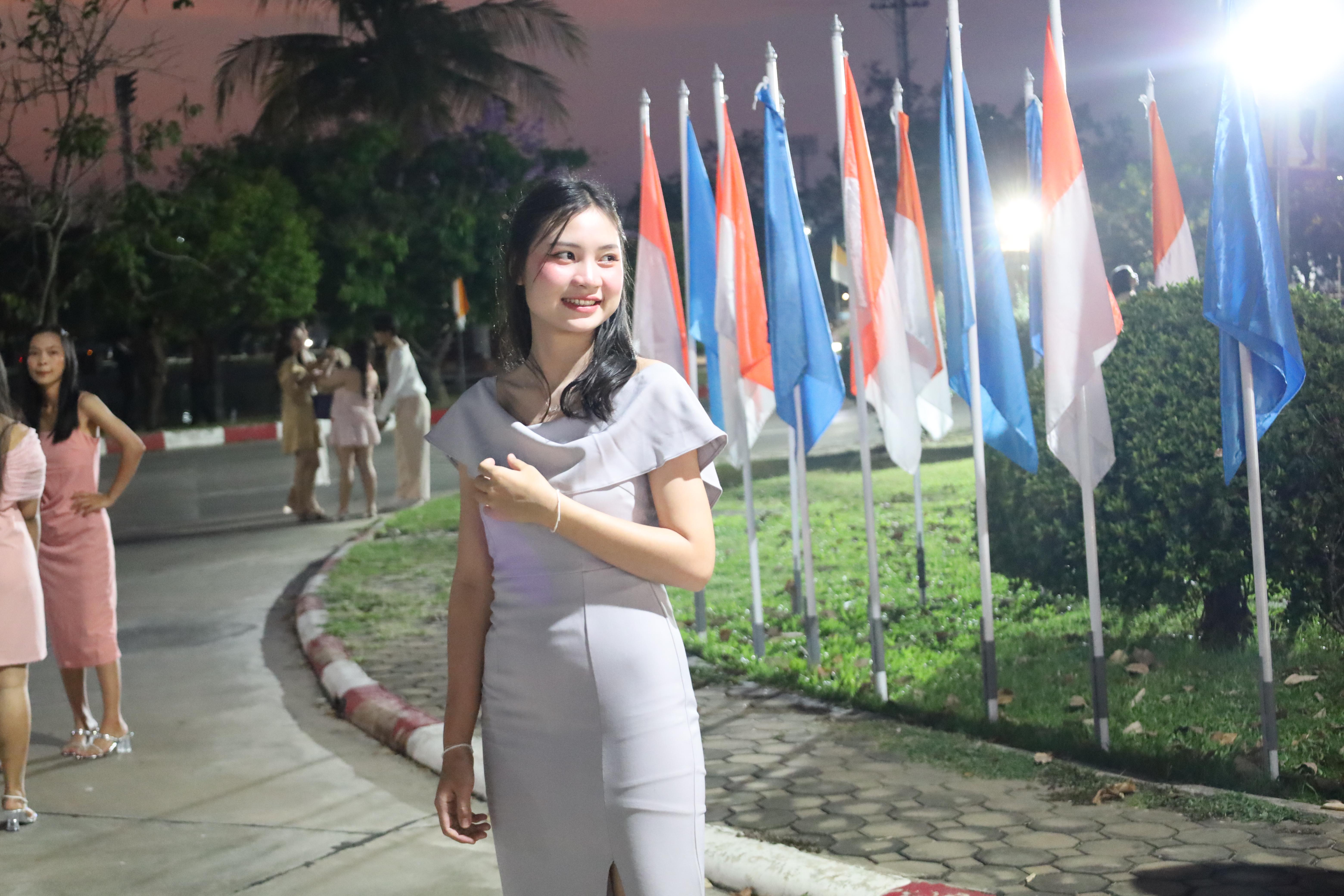 82. งานราตรีสีฟ้า