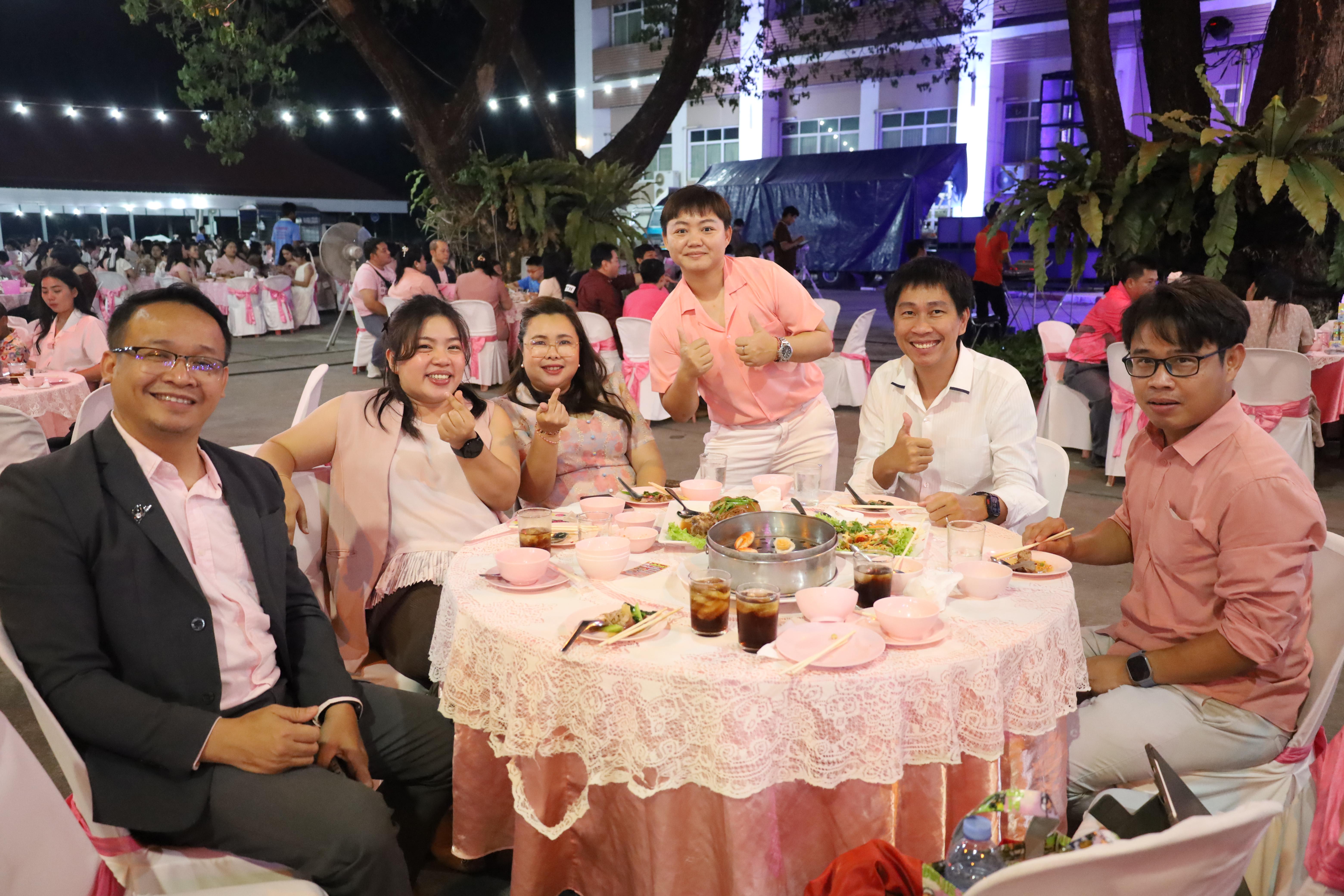 102. งานราตรีสีฟ้า