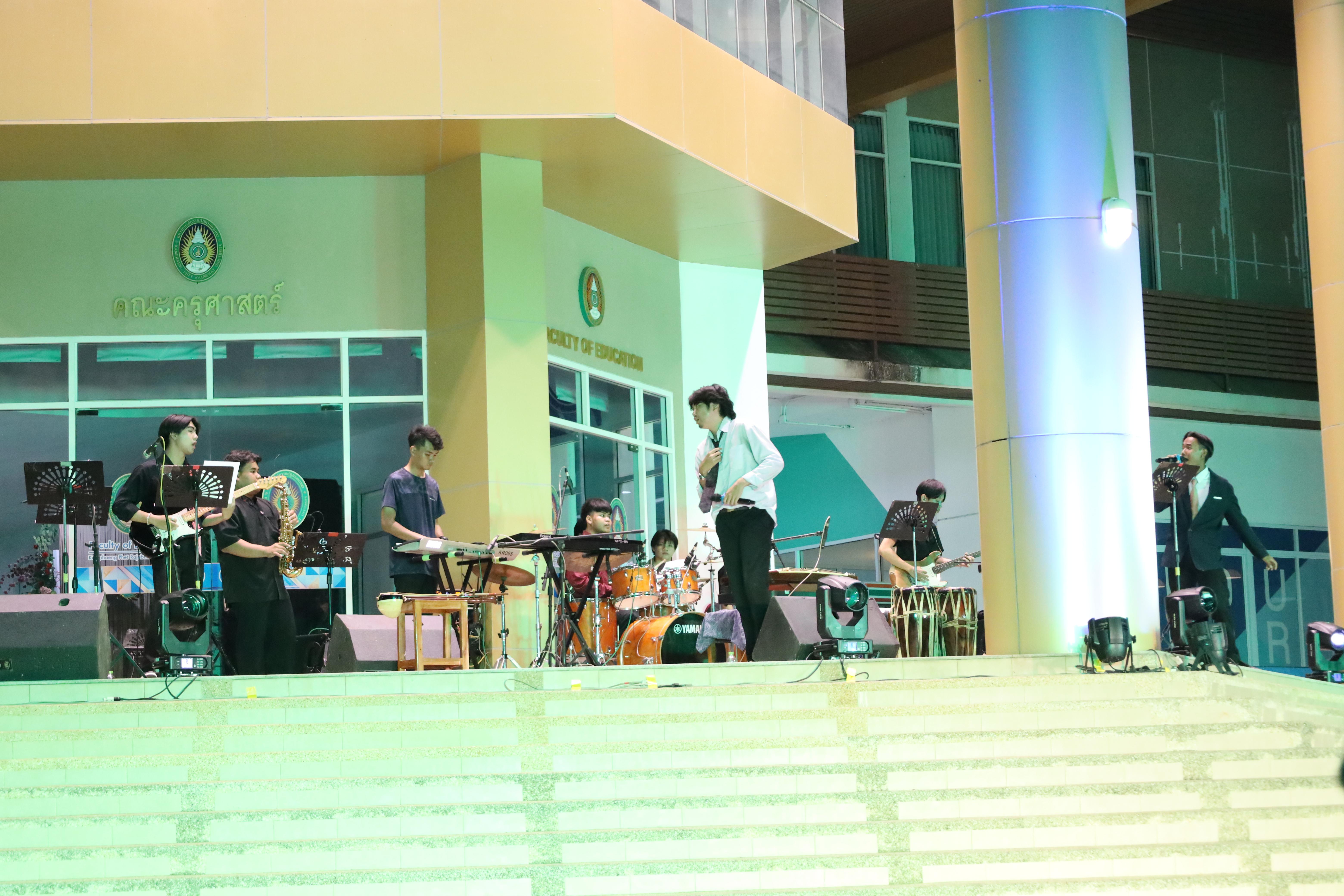 110. งานราตรีสีฟ้า
