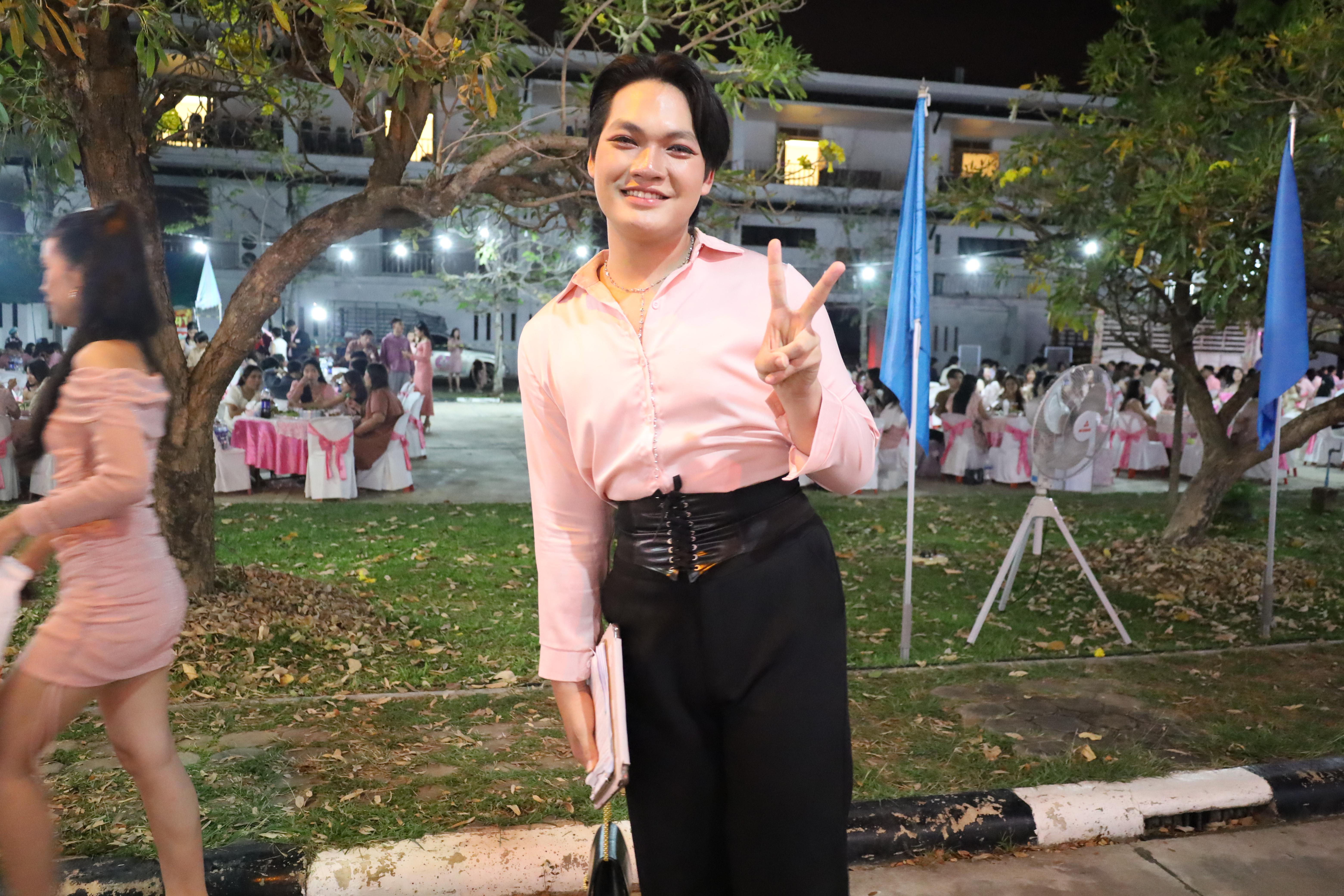 114. งานราตรีสีฟ้า