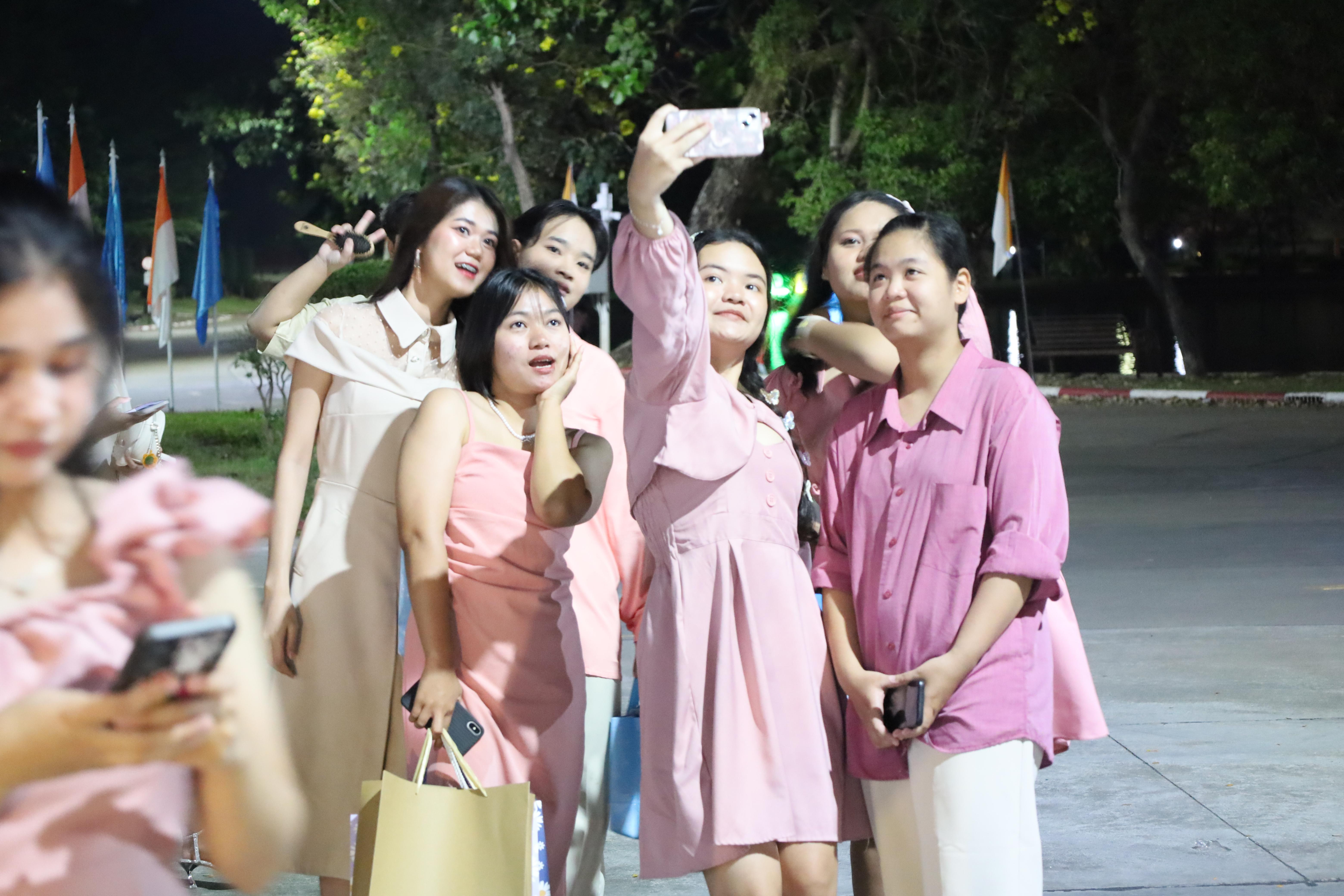 128. งานราตรีสีฟ้า