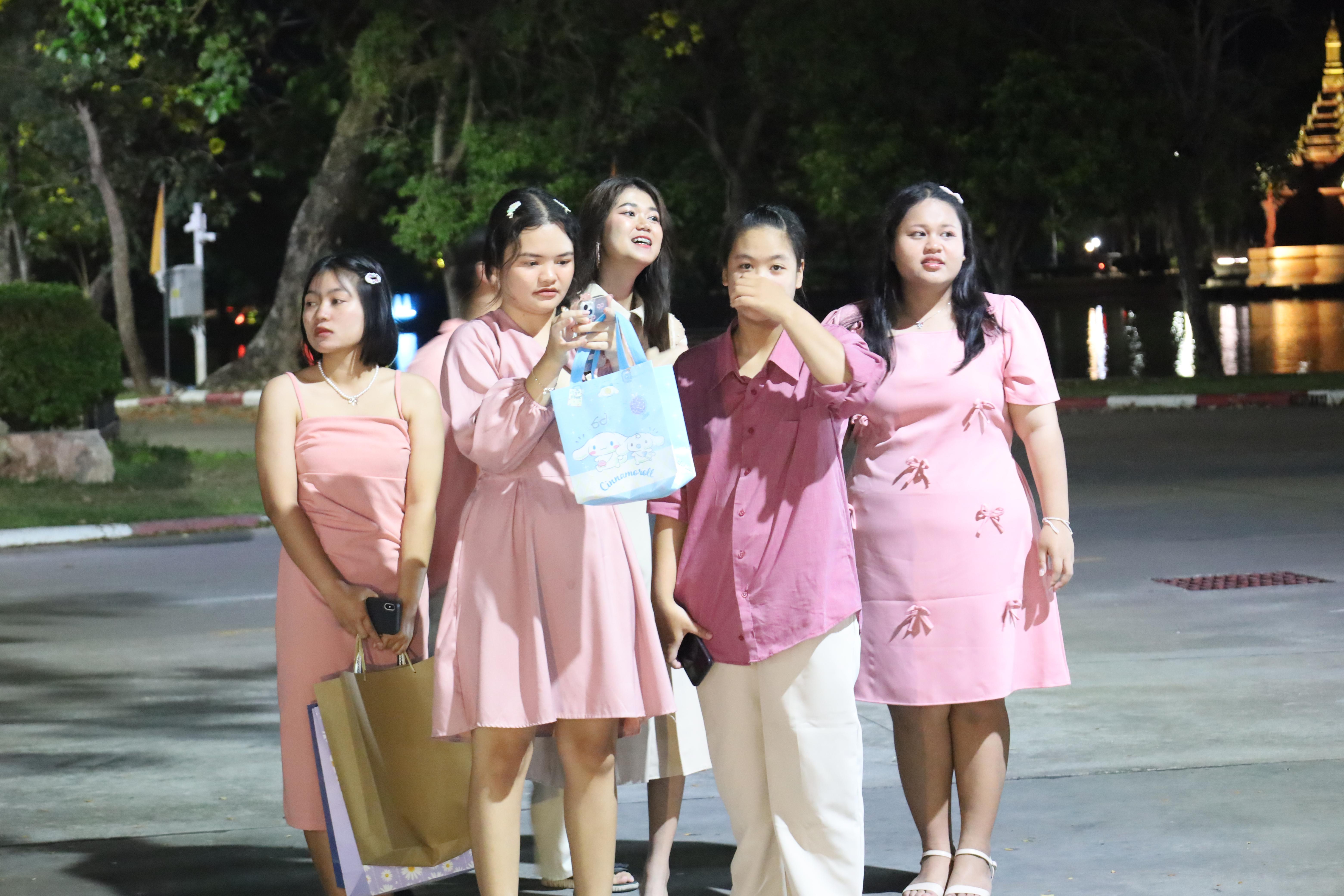 132. งานราตรีสีฟ้า