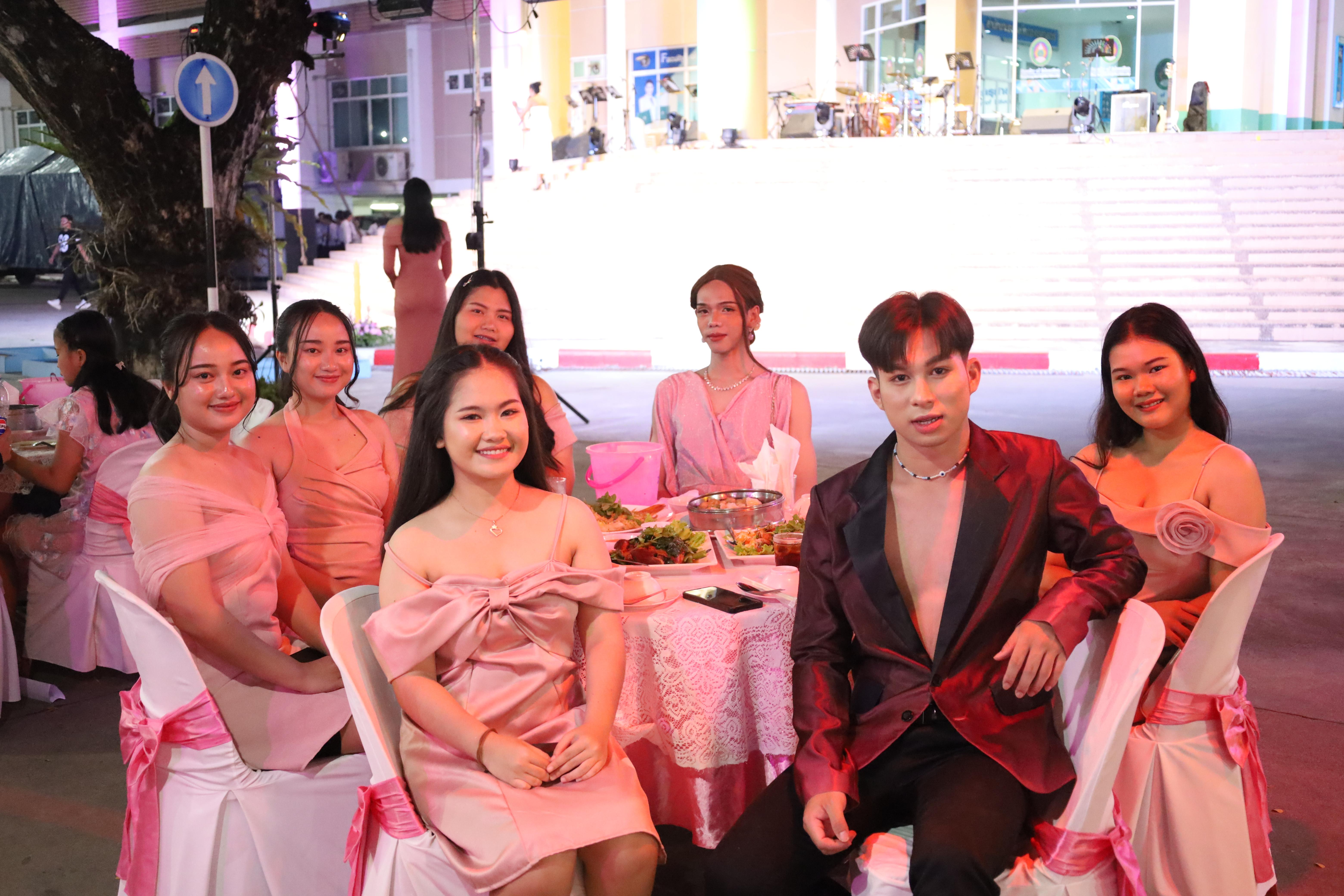 138. งานราตรีสีฟ้า
