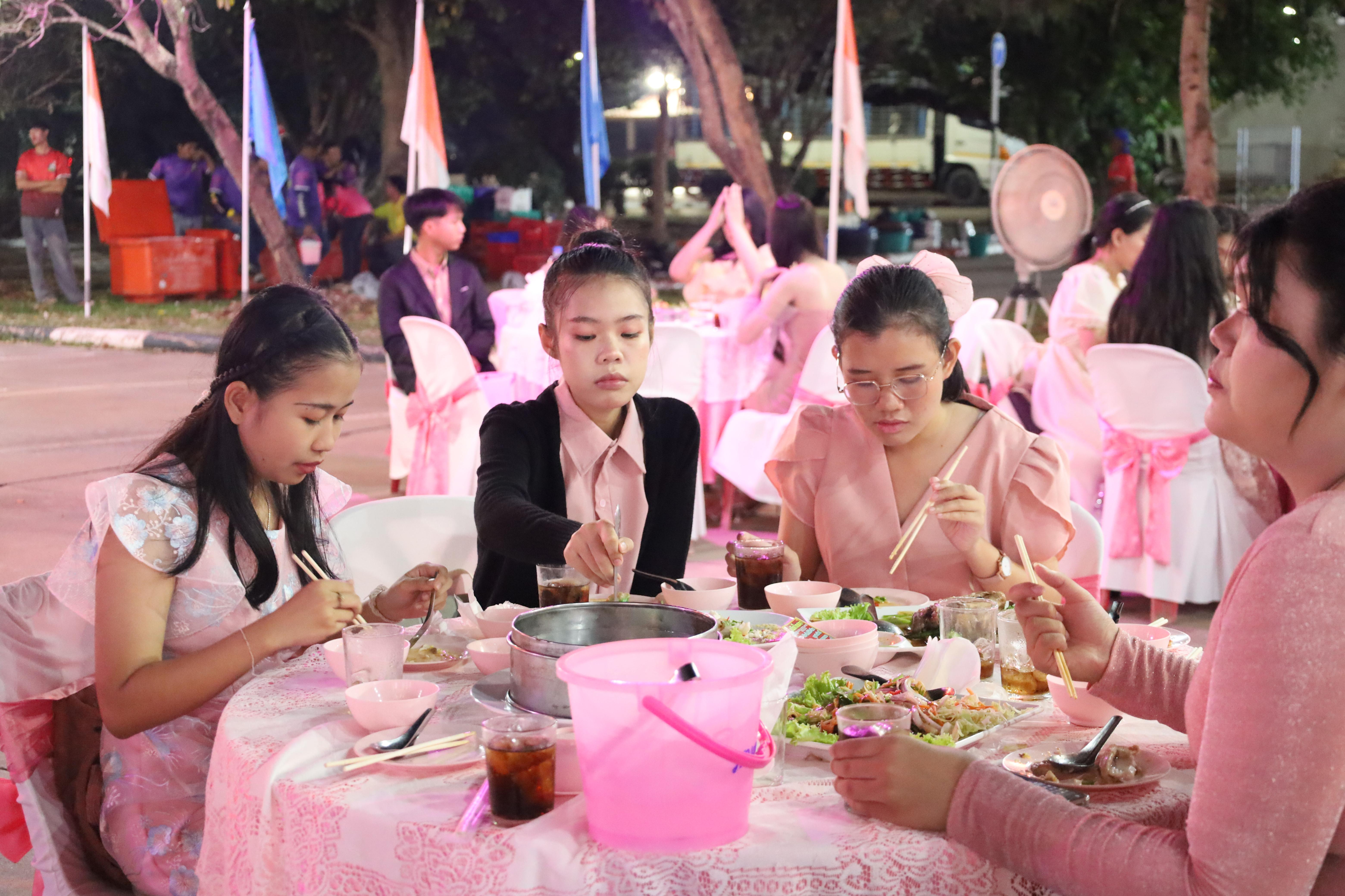 141. งานราตรีสีฟ้า