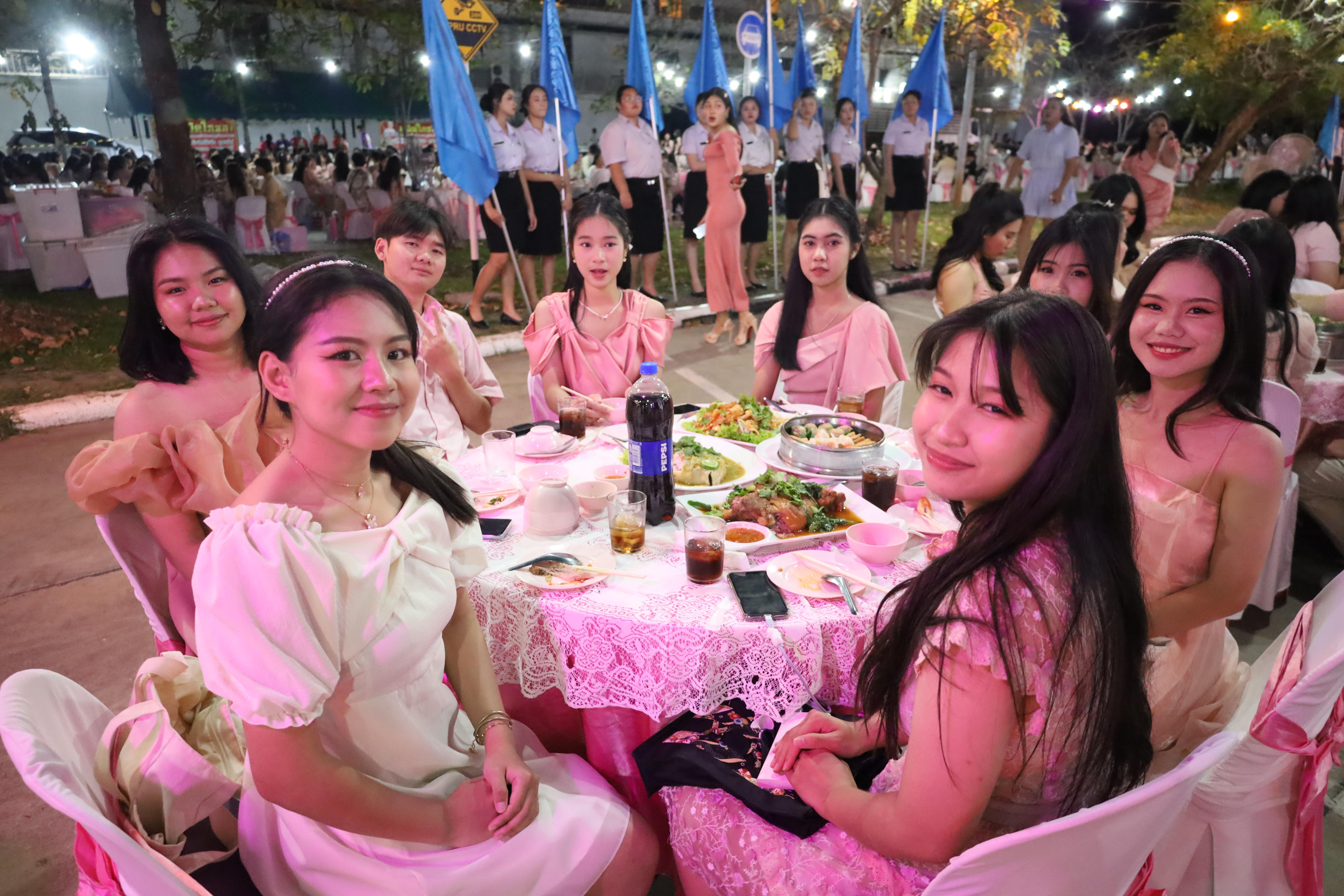 145. งานราตรีสีฟ้า