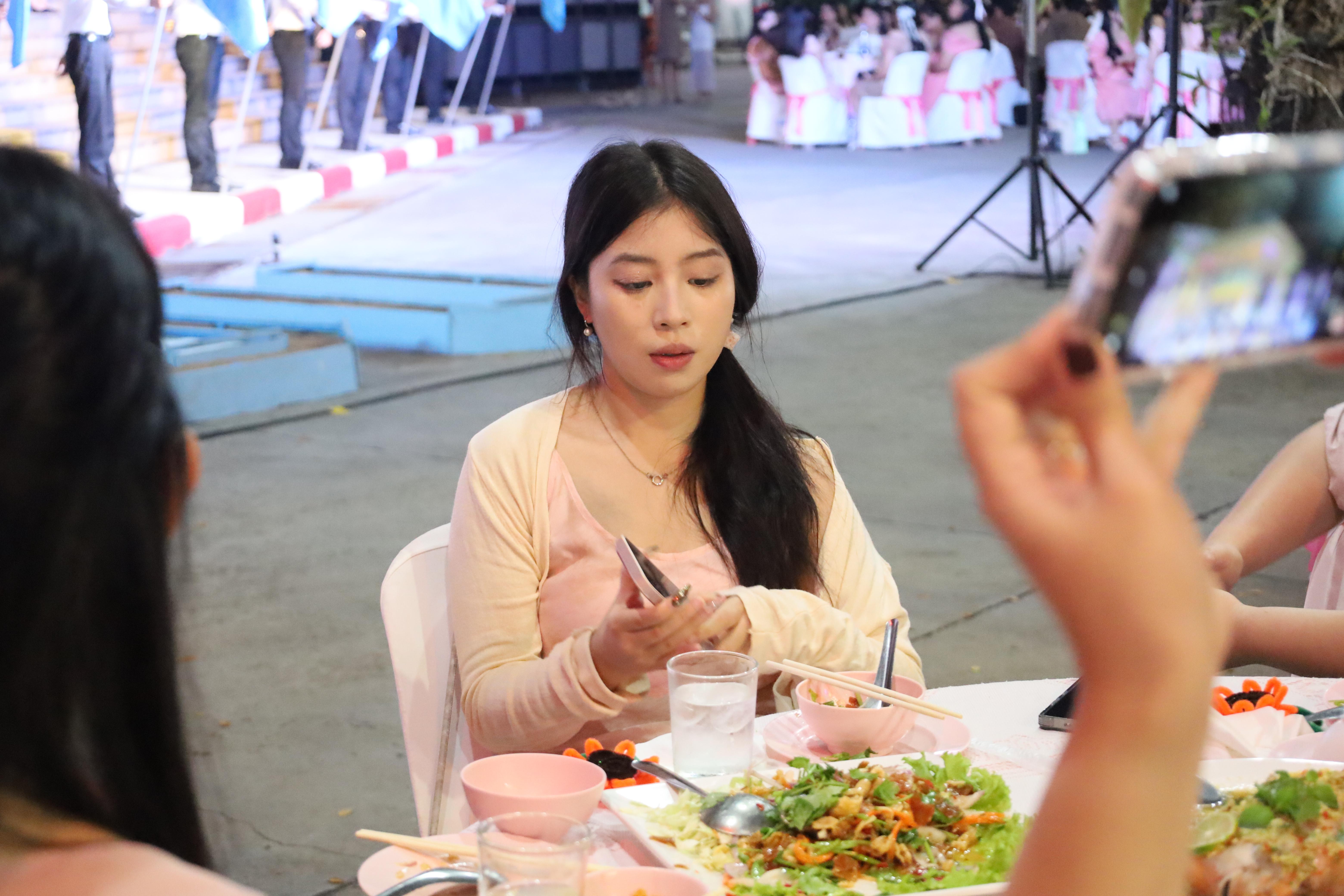 158. งานราตรีสีฟ้า