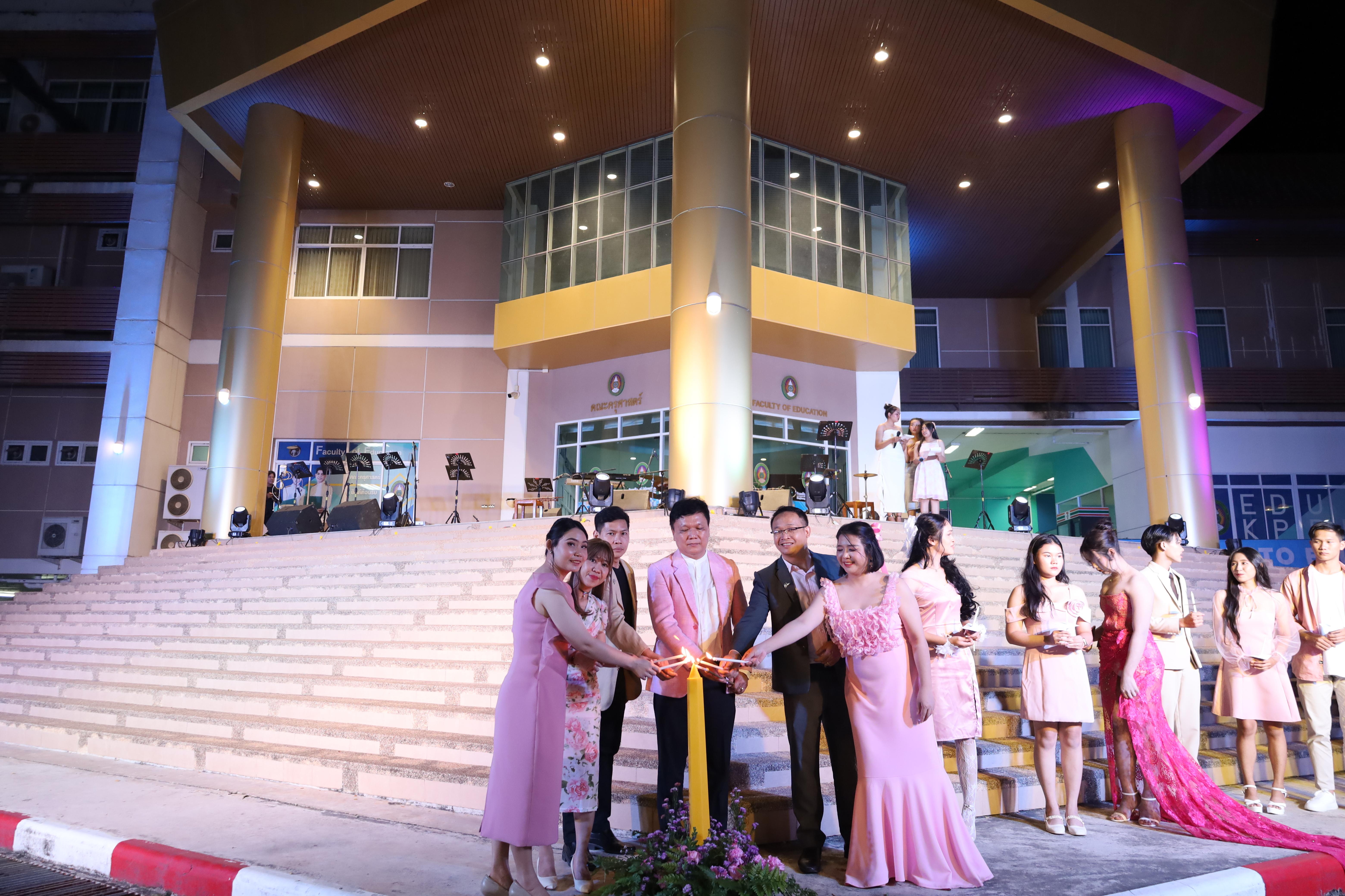 185. งานราตรีสีฟ้า