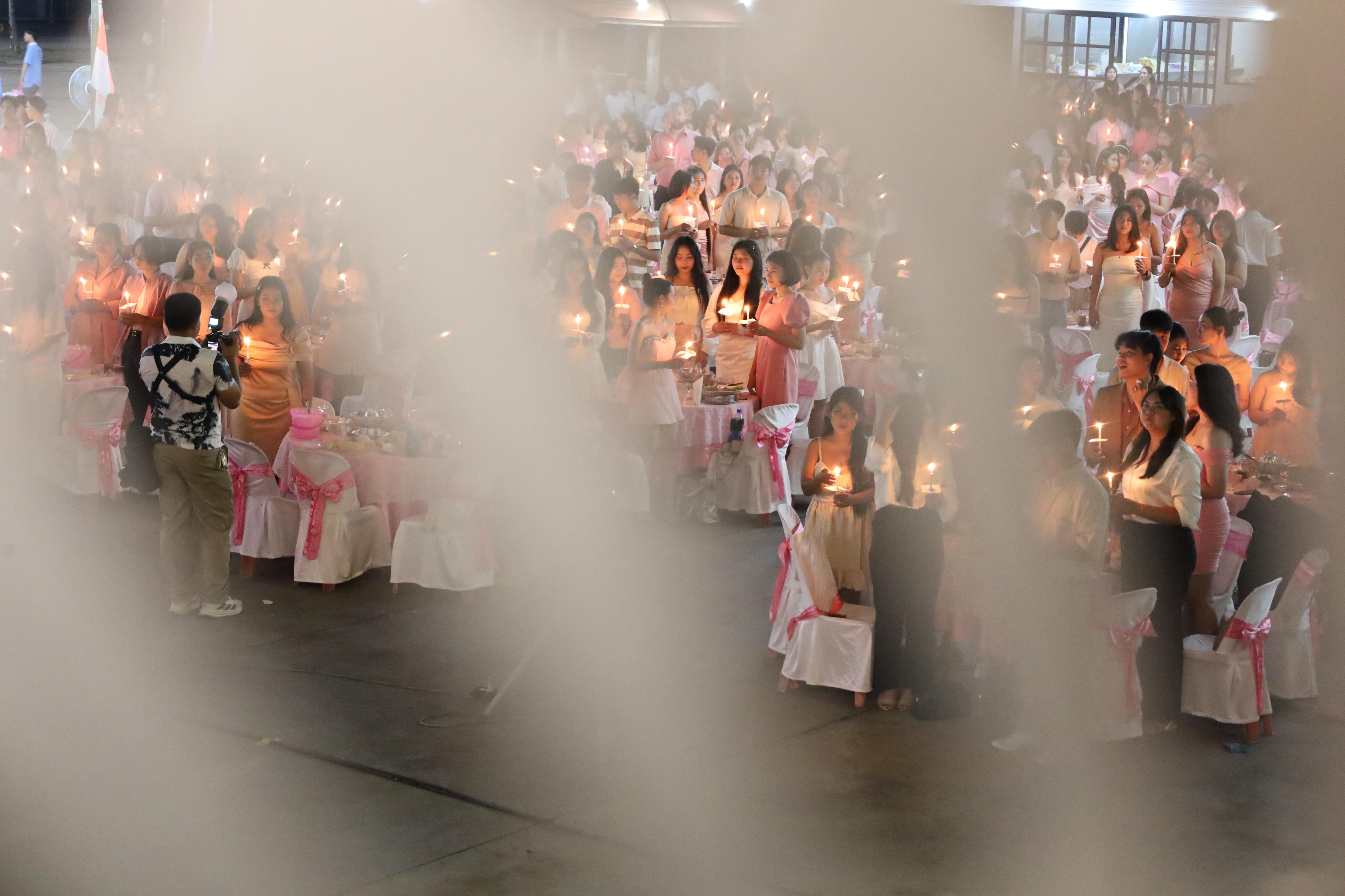206. งานราตรีสีฟ้า