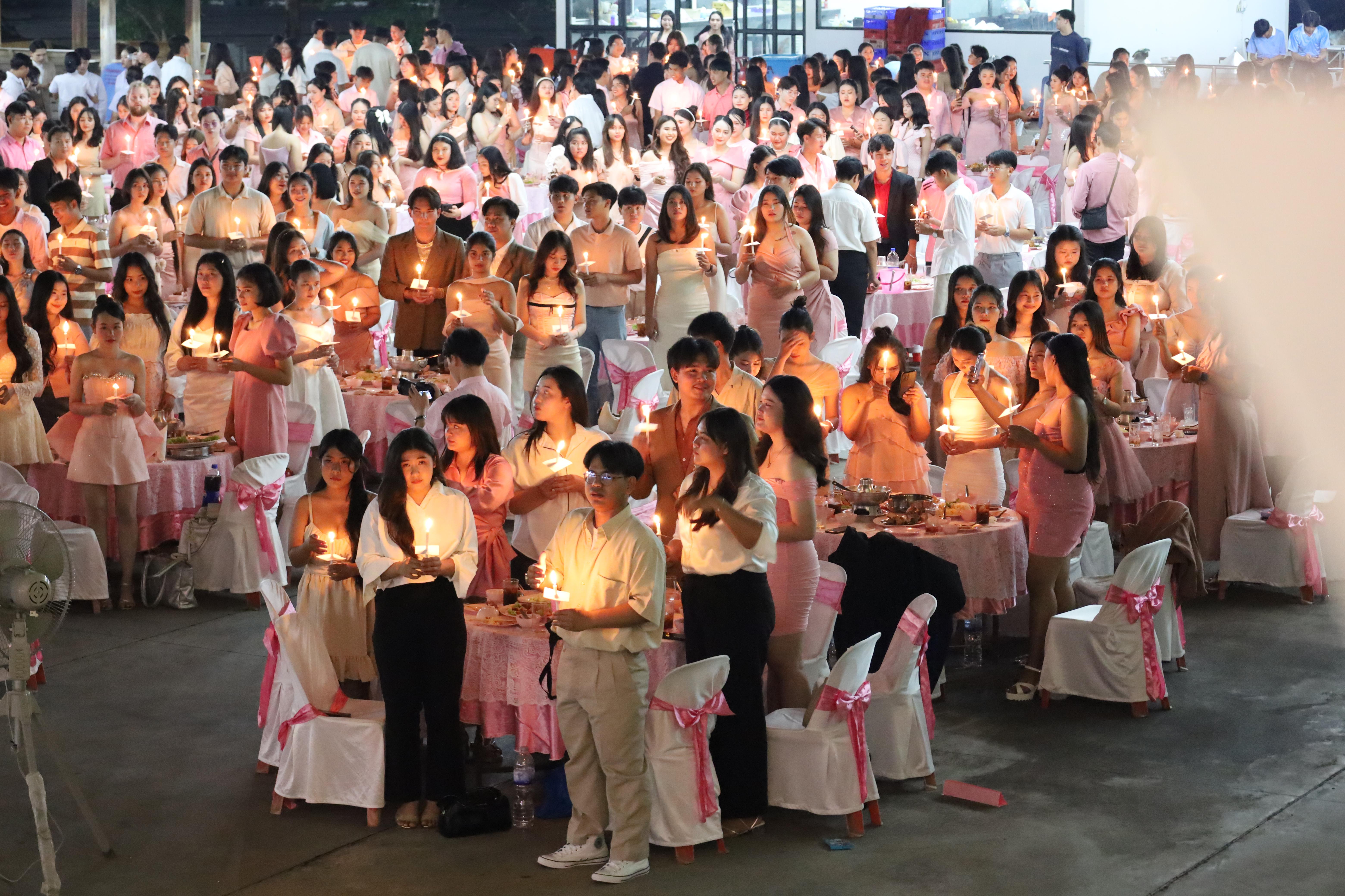207. งานราตรีสีฟ้า