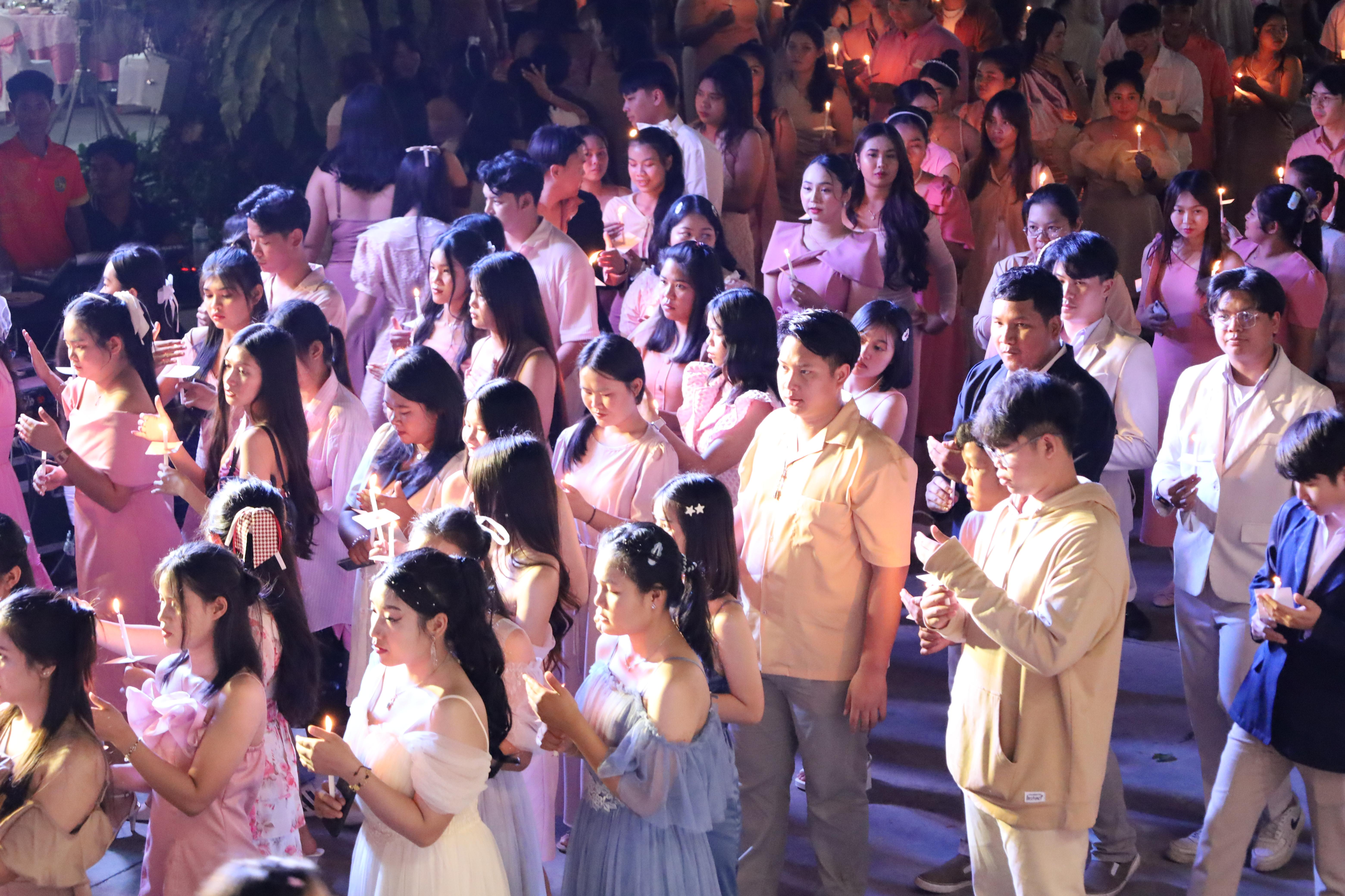 213. งานราตรีสีฟ้า