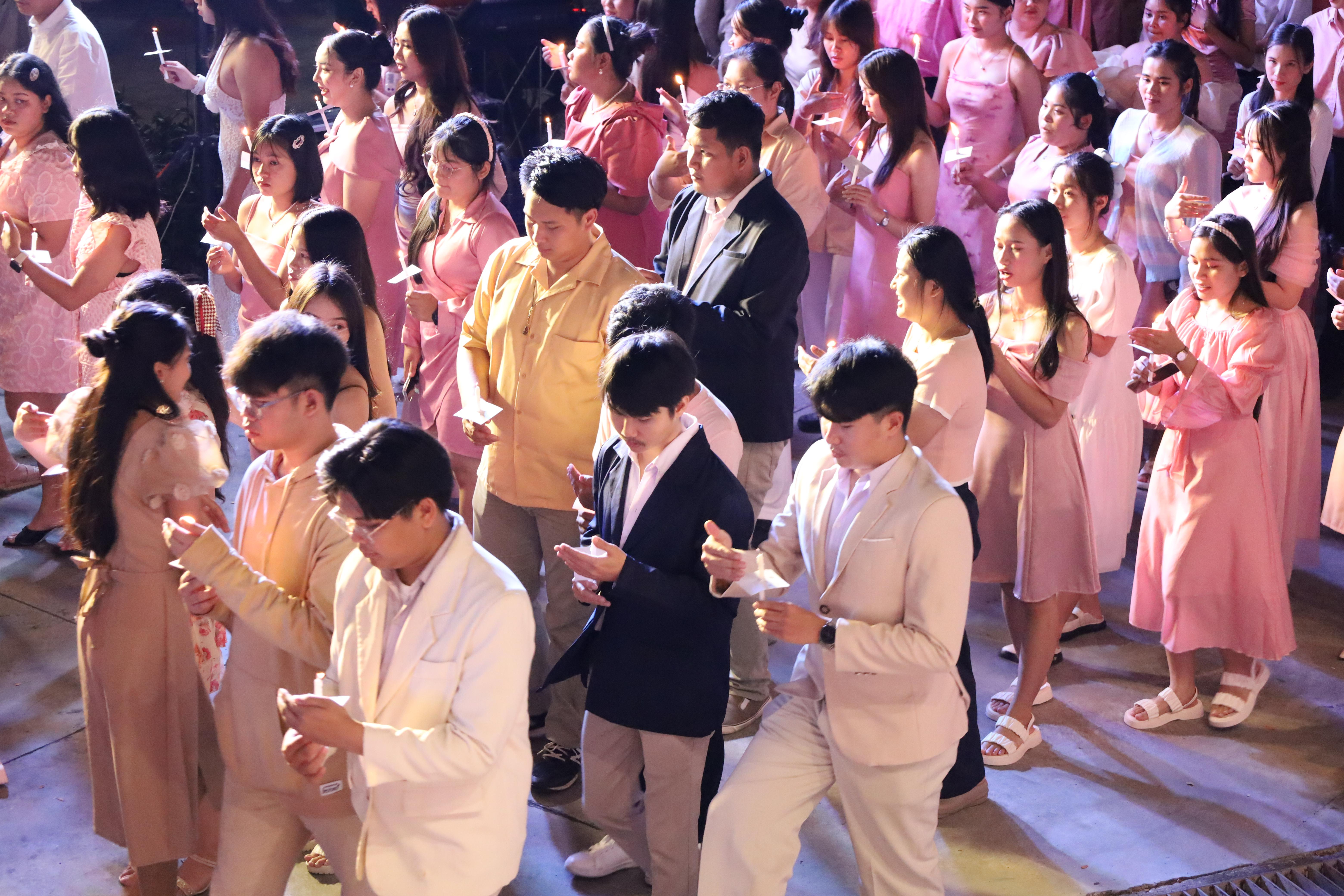 216. งานราตรีสีฟ้า