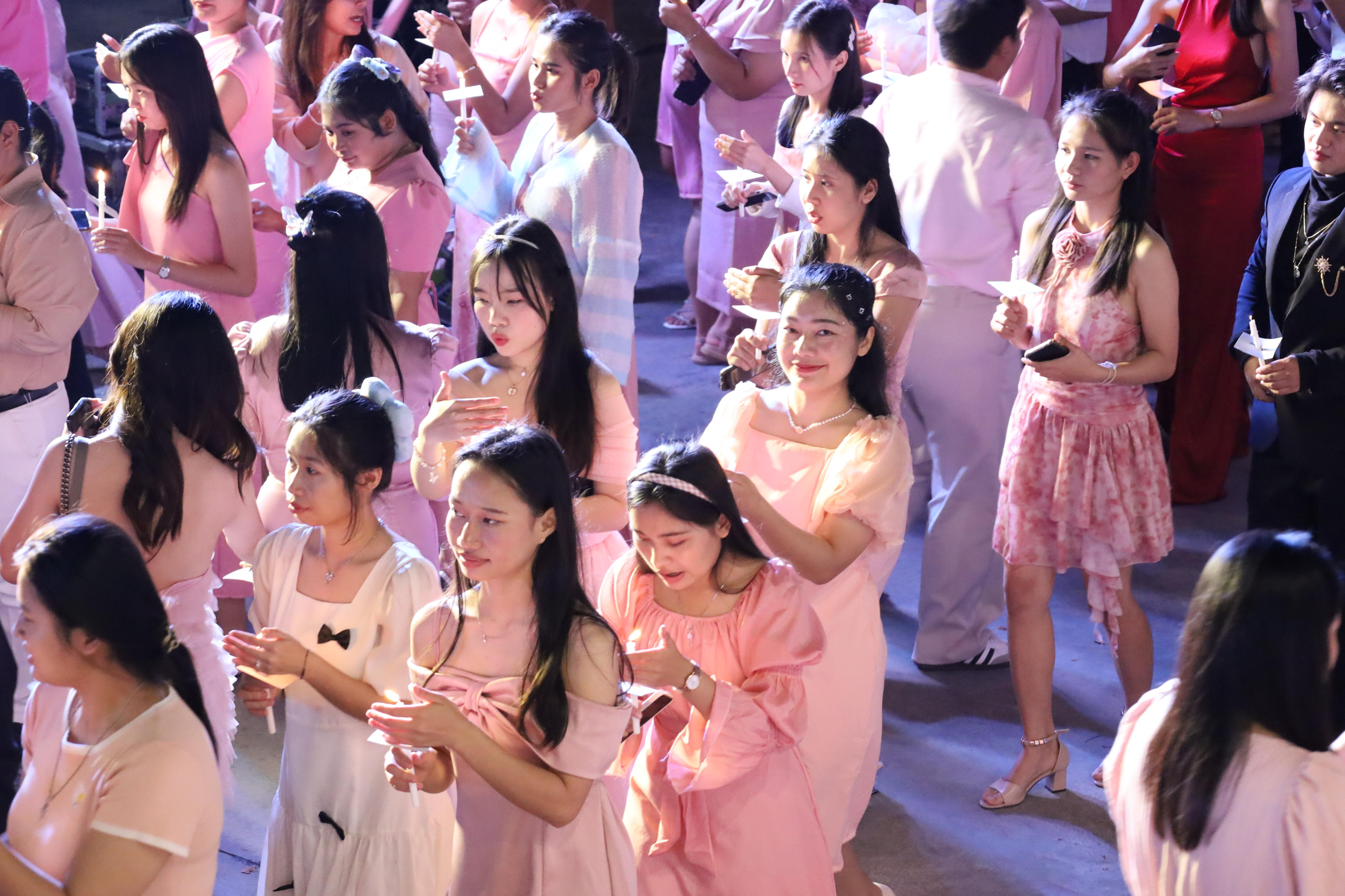 218. งานราตรีสีฟ้า