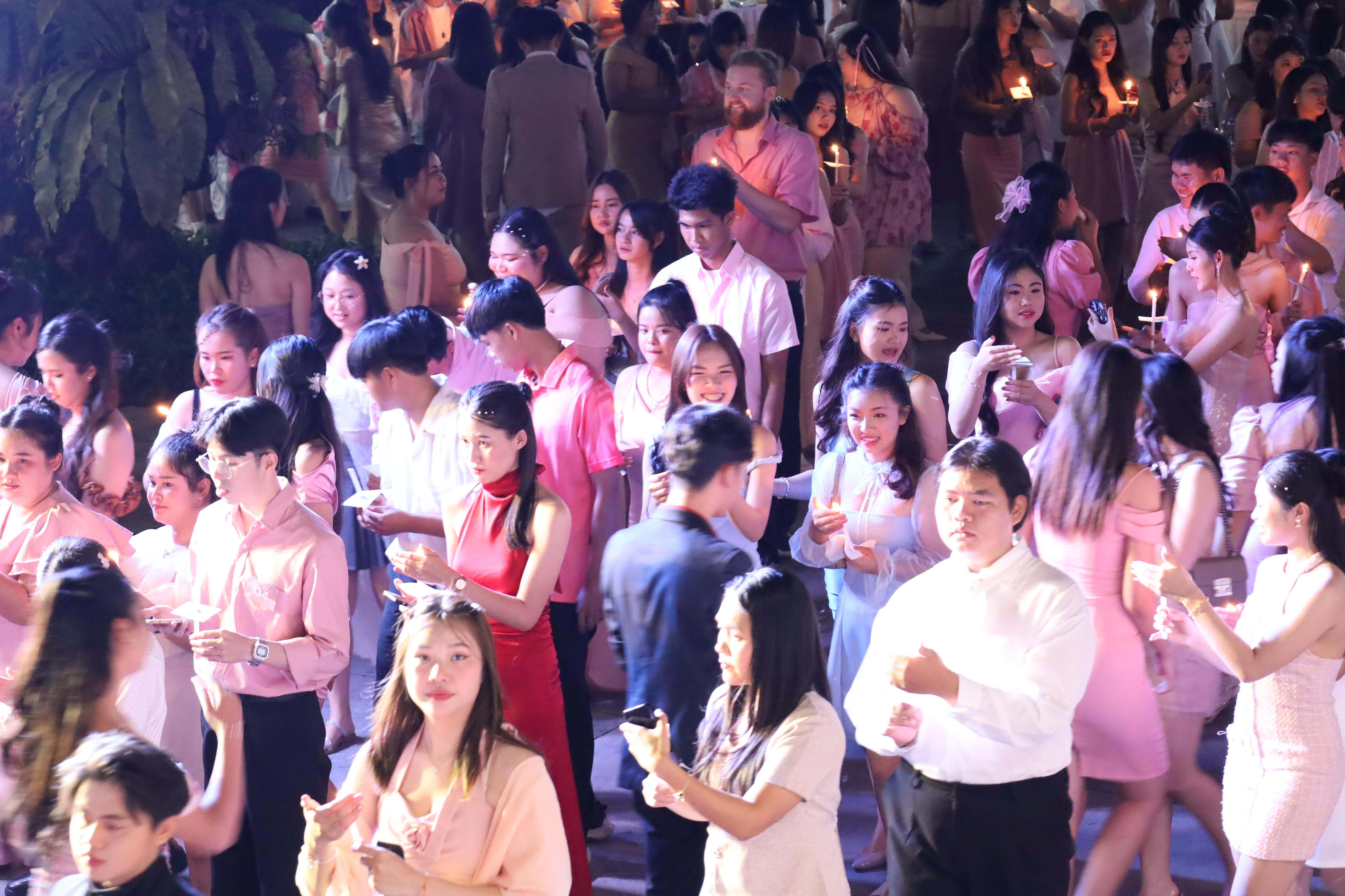 219. งานราตรีสีฟ้า